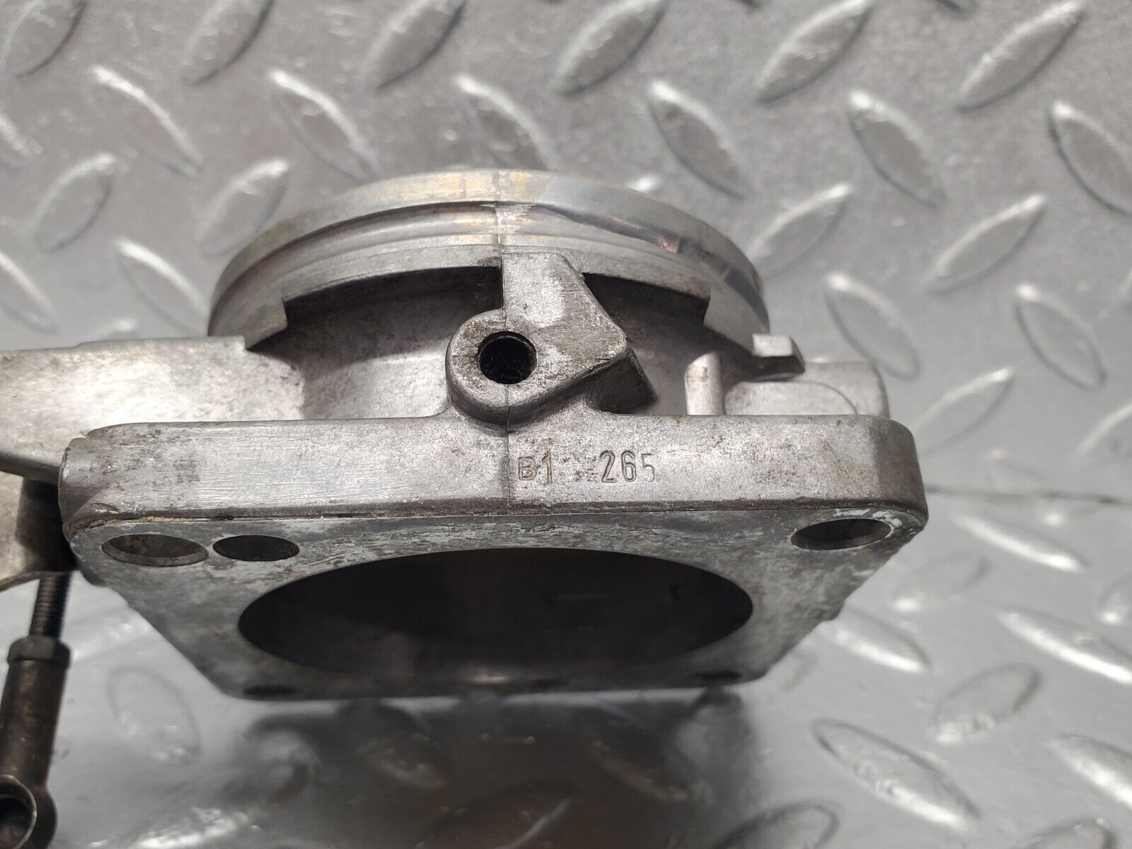 46585 Mercedes-Benz C123 280CE Coupe Throttle Body Valve