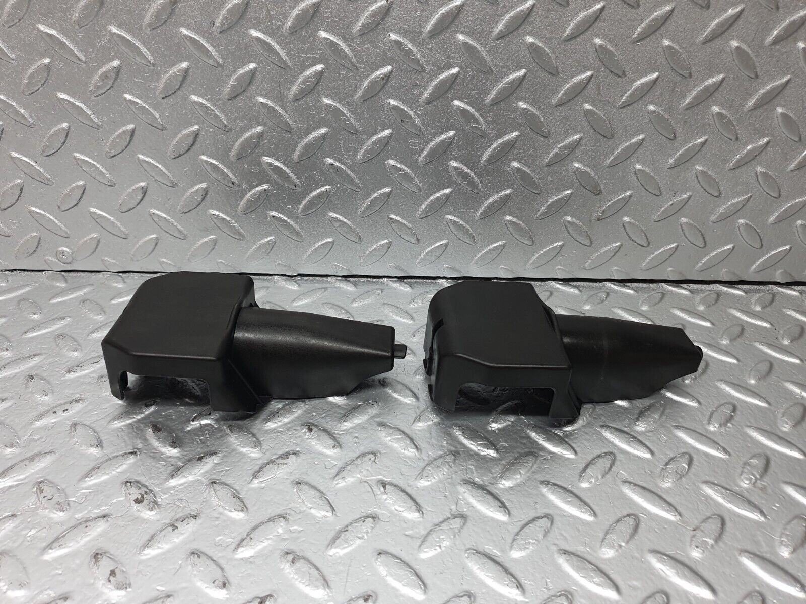 42772 Mercedes-Benz W201 190 2.0L Rear Door Lock Vacuum Actuator Covers 2018050590