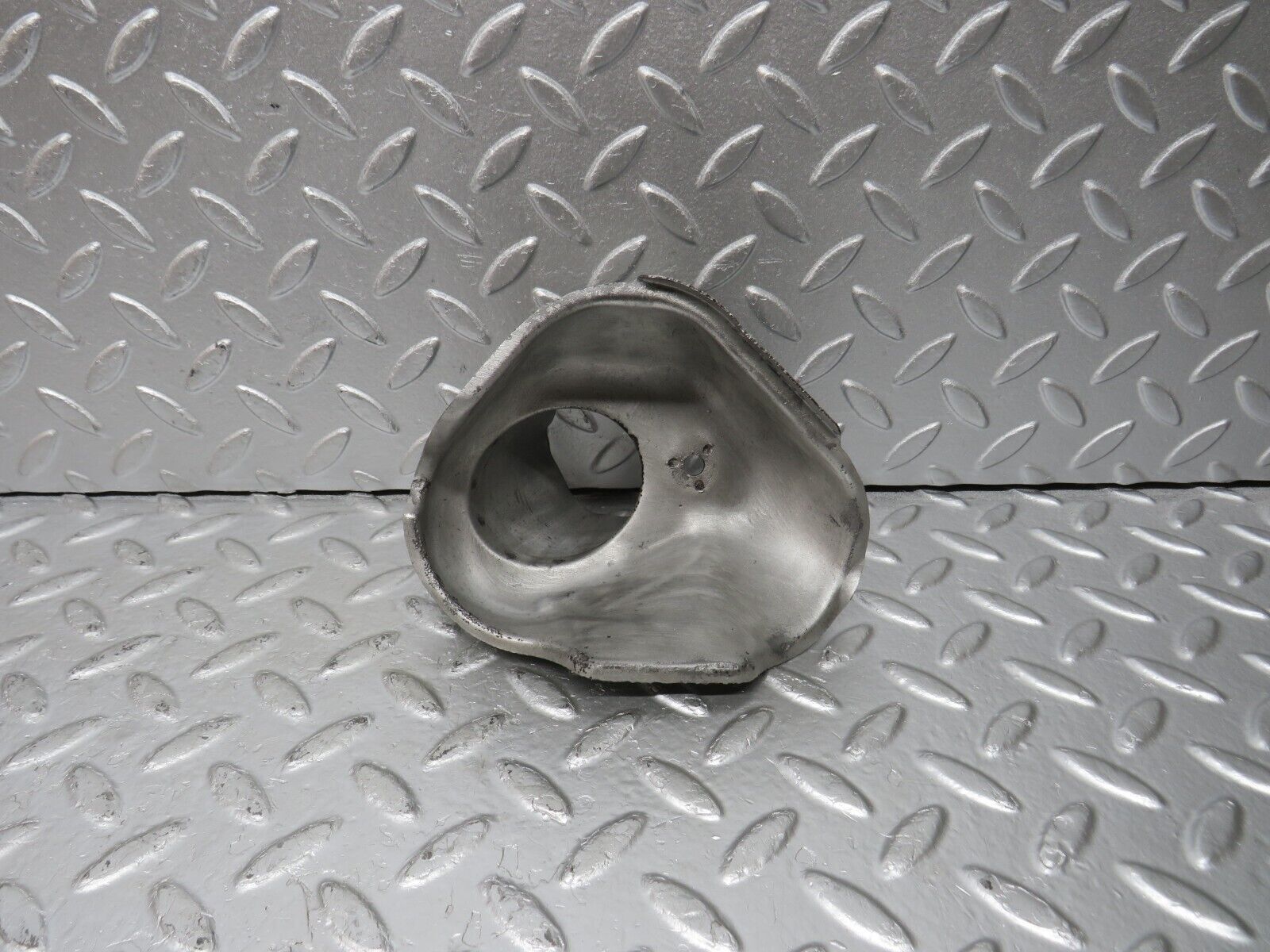 33085 Mercedes-Benz C107 R107 350 V8 Exhaust Heat Shield 0000944911 3922040941