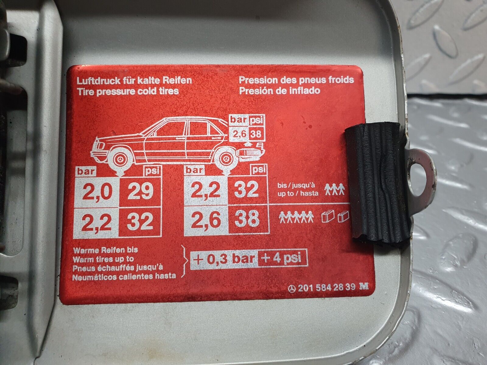 42826 Mercedes-Benz W201 190 2.0L Fuel Tank Flap Cap 2015842839