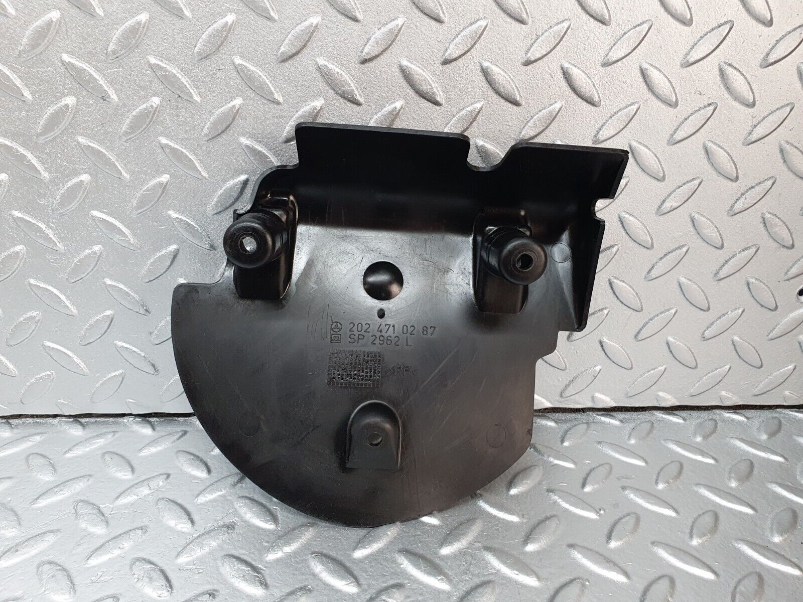 41946 Mercedes-Benz W202 C200 Fuel Tank Plastic Cover Left 2024710287