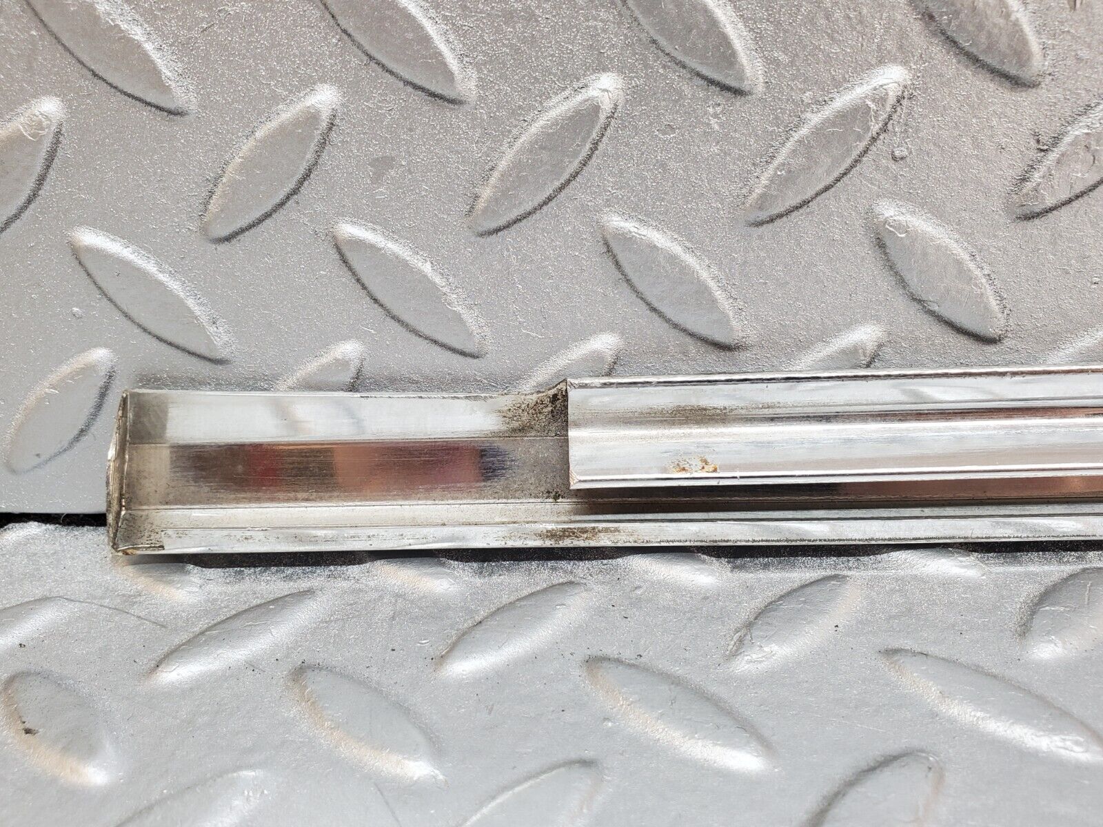 45809 Mercedes-Benz W126 420SE Front Left Door Chrome Moulding Trim