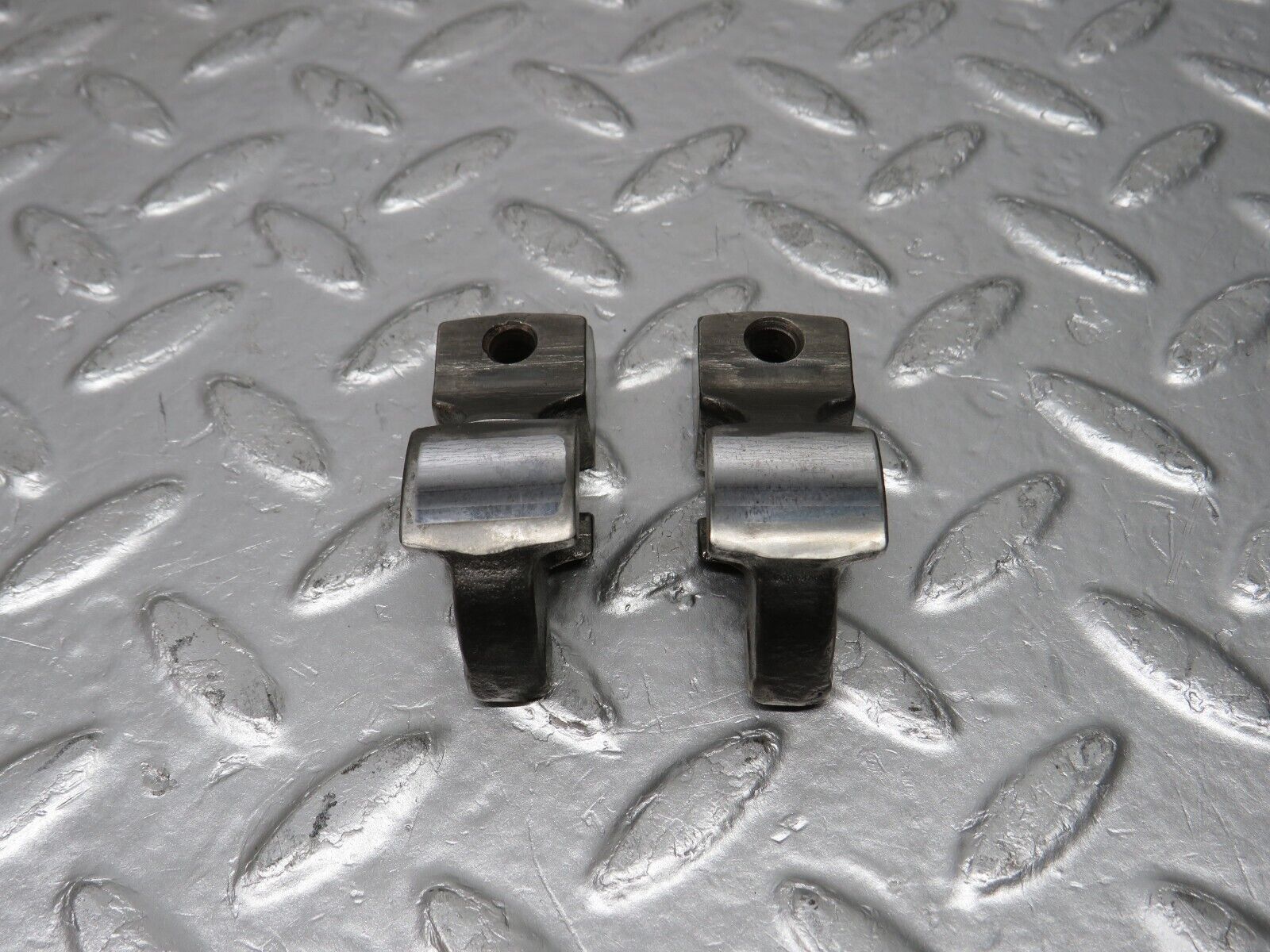 33004 Mercedes-Benz C107 R107 350 V8 Valve Rocker Arm With Spring & Tappet