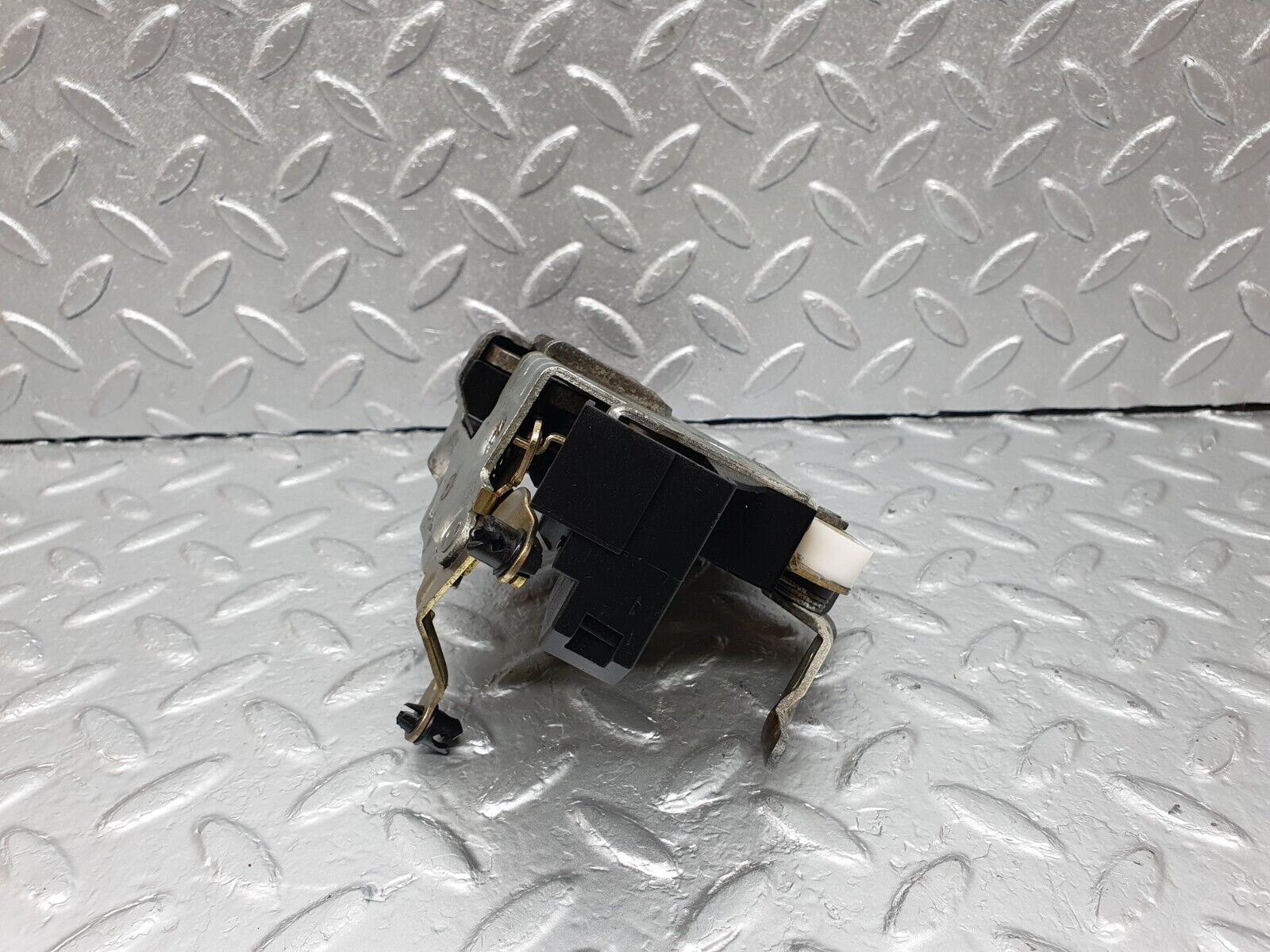 42220 Mercedes-Benz R129 320SL Coupe Left Door Lock Mechanism