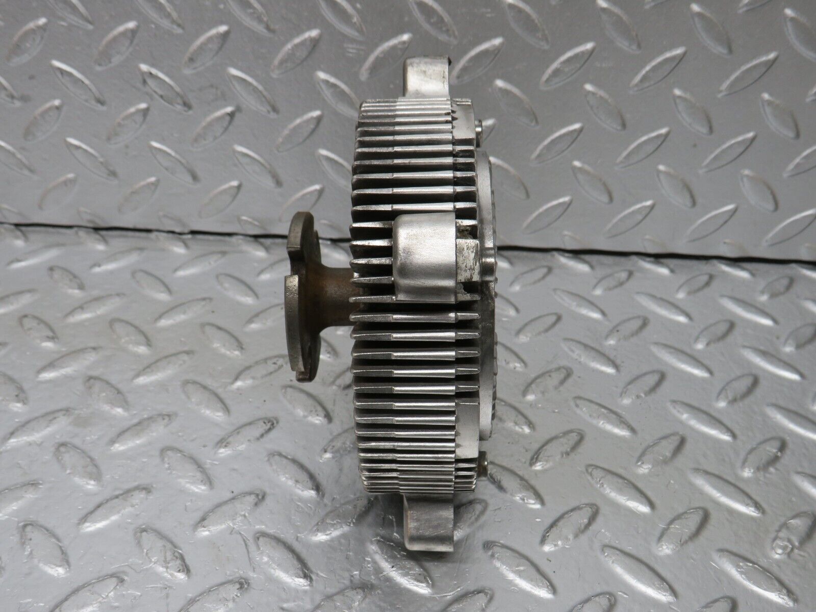 33031 Mercedes-Benz C107 R107 350 V8 Engine Cooling Fan Clutch