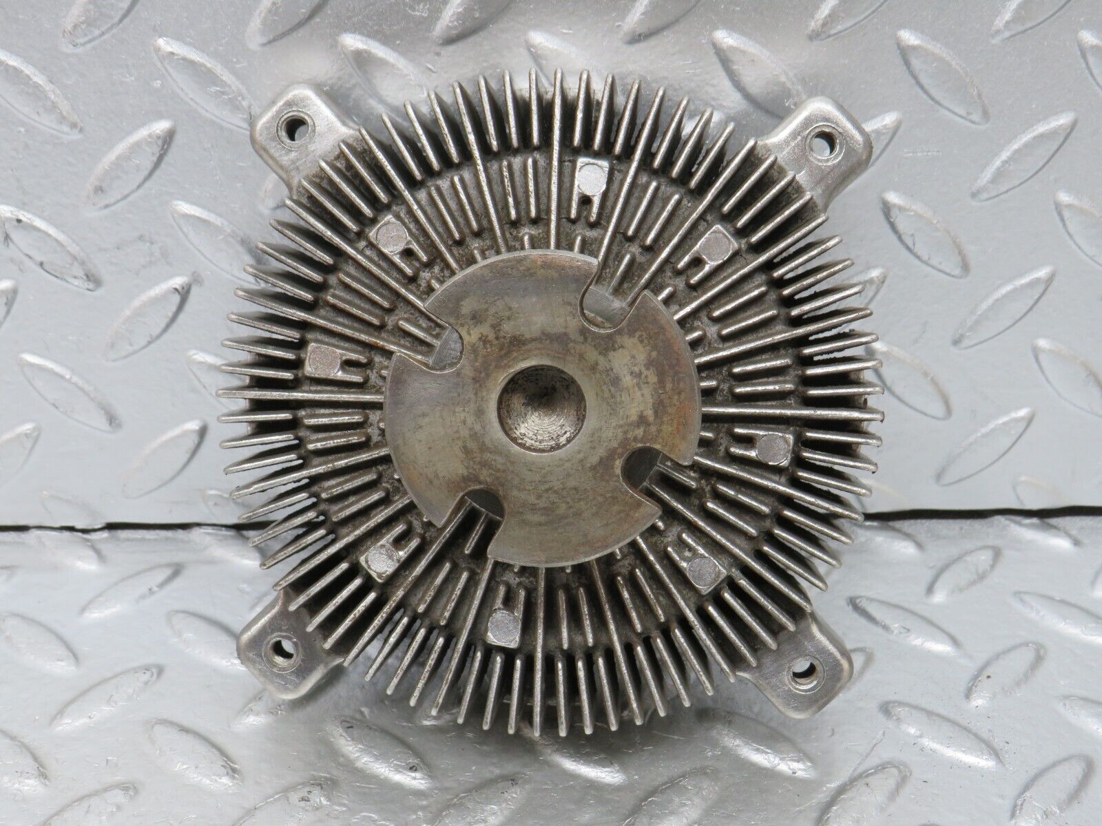 33031 Mercedes-Benz C107 R107 350 V8 Engine Cooling Fan Clutch