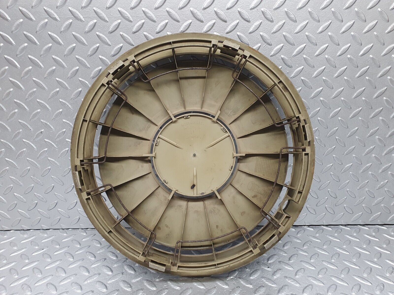 42879 Mercedes-Benz W201 190 2.0L Wheel Trim Hub Cap 14" 2014010324