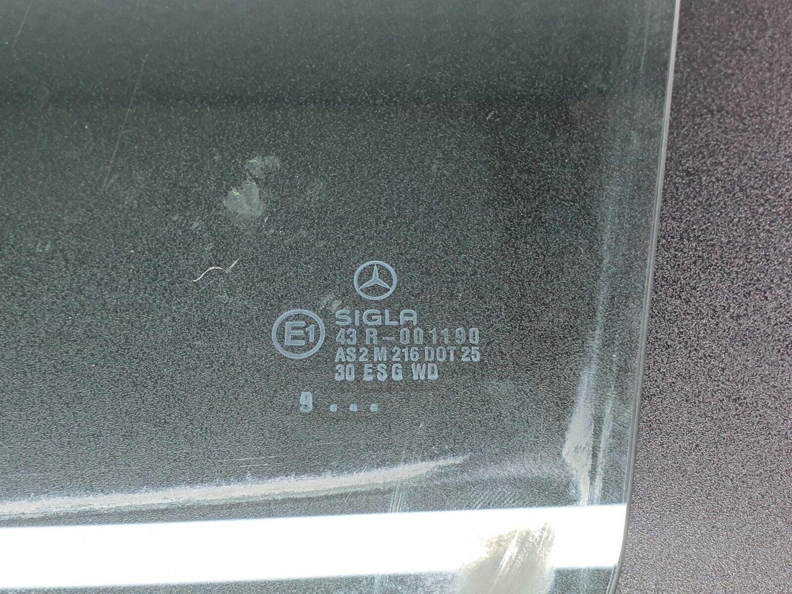 42869 Mercedes-Benz W201 190 2.0L Front Left Door Window Glass