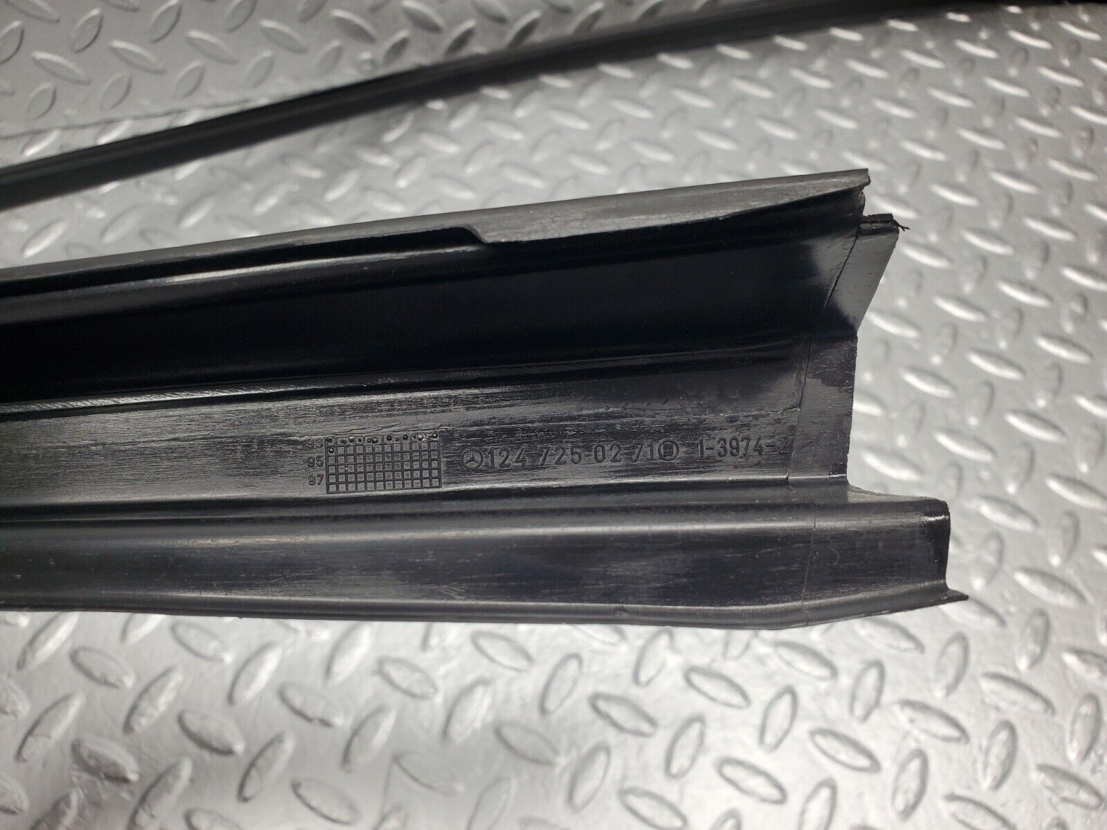 46250 Mercedes-Benz W124 280E Front Right Door Window Frame Trim 1247250271