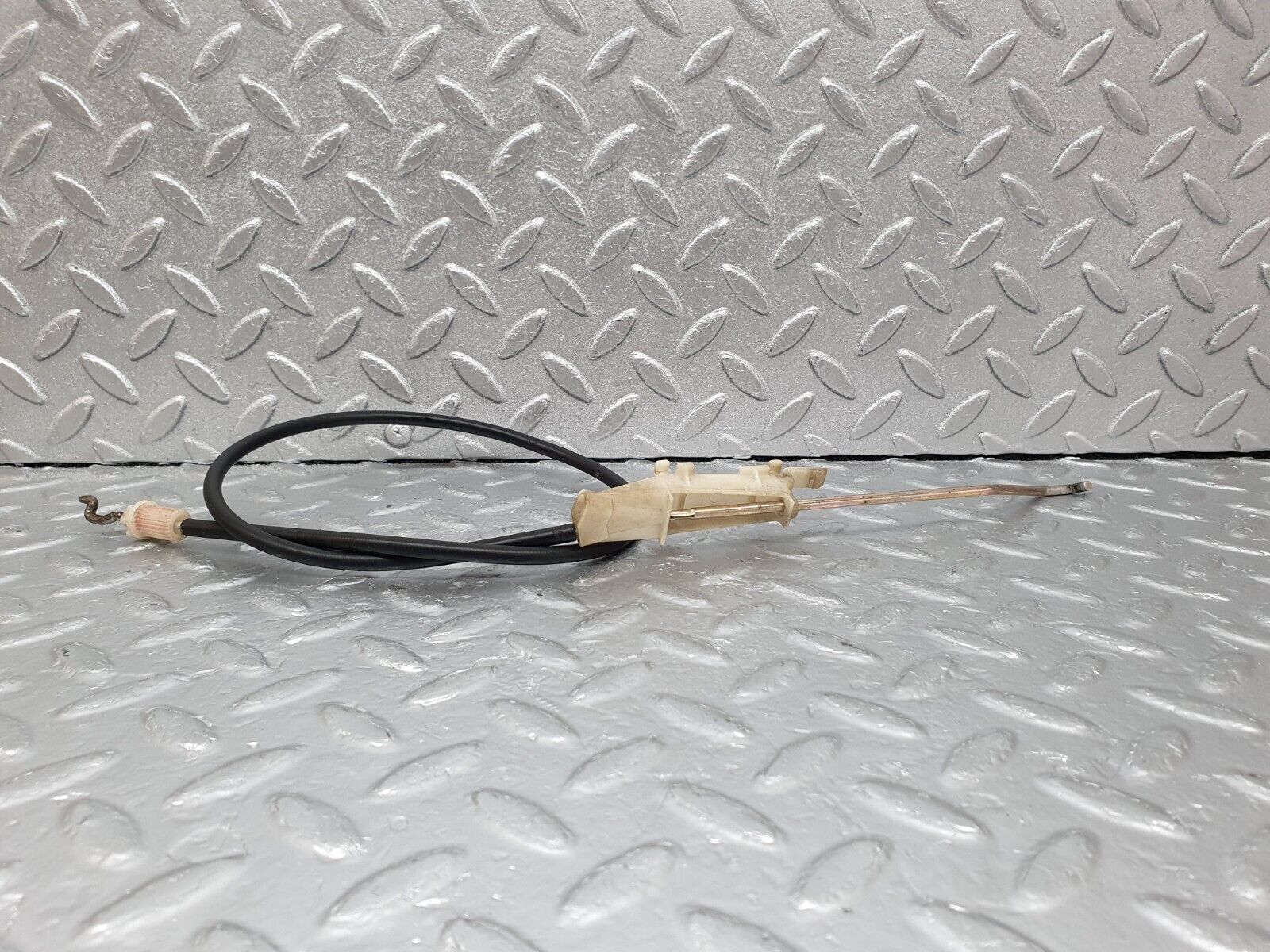 43702 Mercedes-Benz C126 380SEC Coupe Door Lock Cable