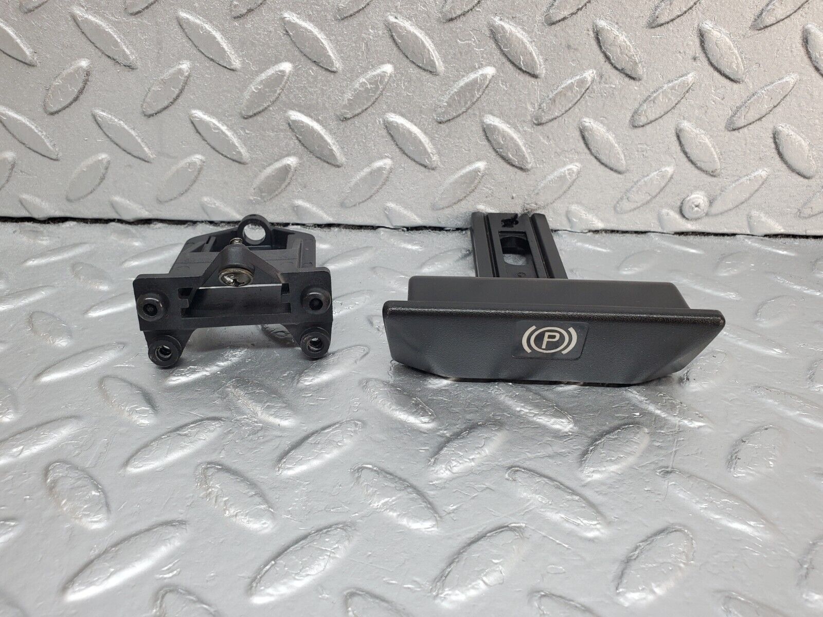 44670 Mercedes-Benz W124 220E Parking Brake Release Handle 1244270320 1244270712