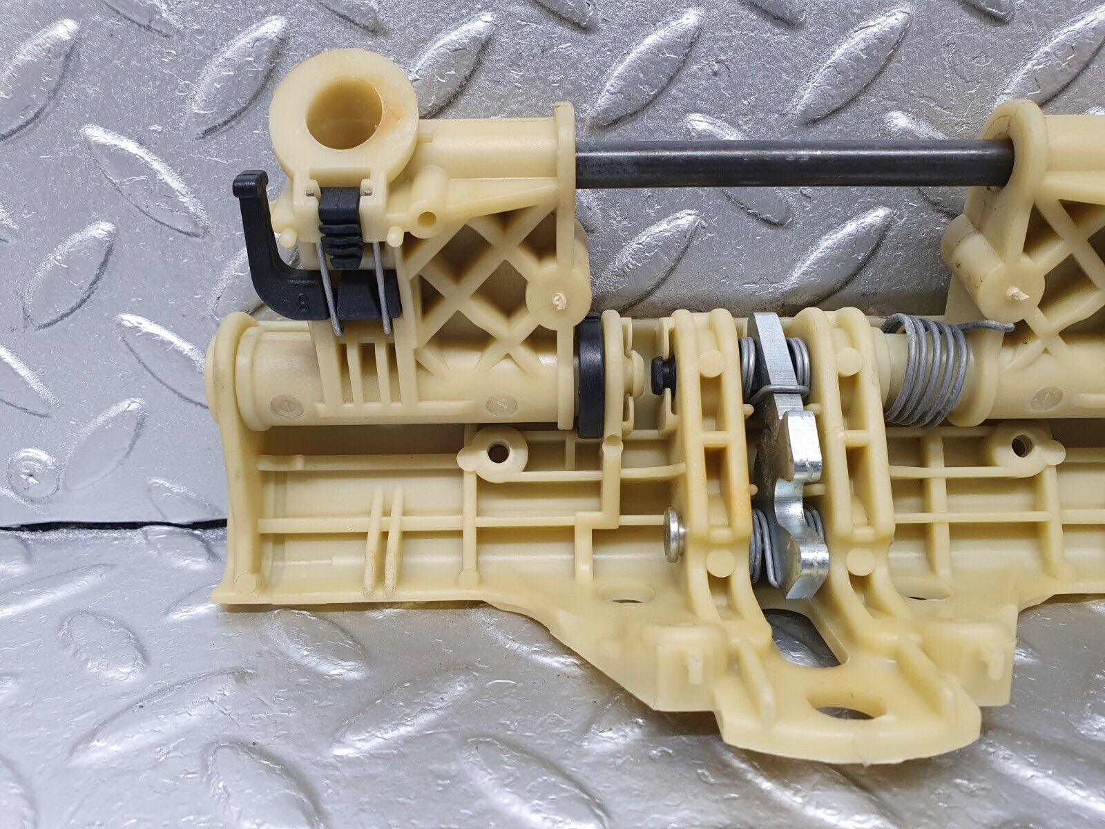 41842 Mercedes-Benz W202 C200 Headrest Folding Mechanism