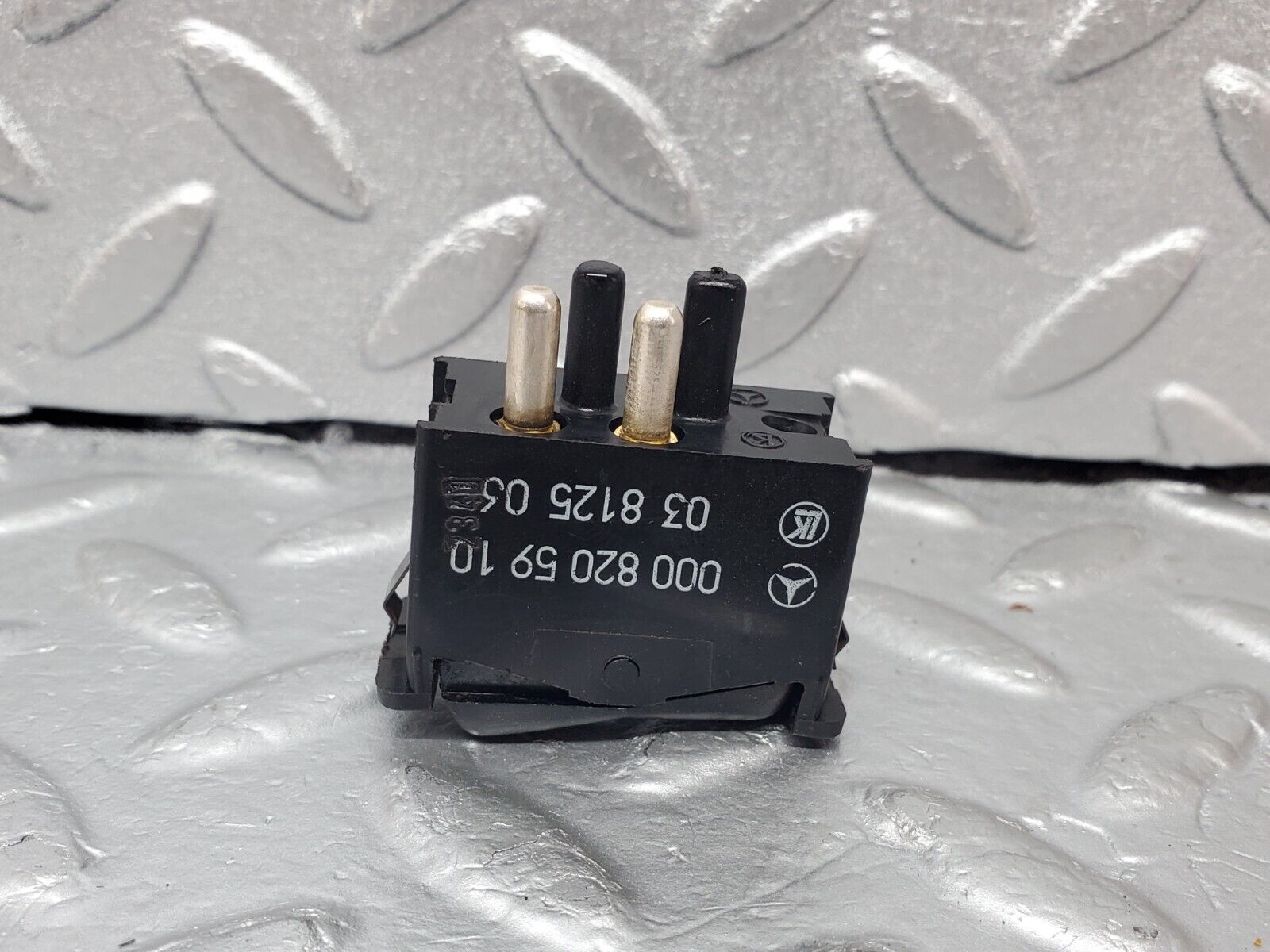 44522 Mercedes-Benz W123 280E Interior Light Switch 0008205910