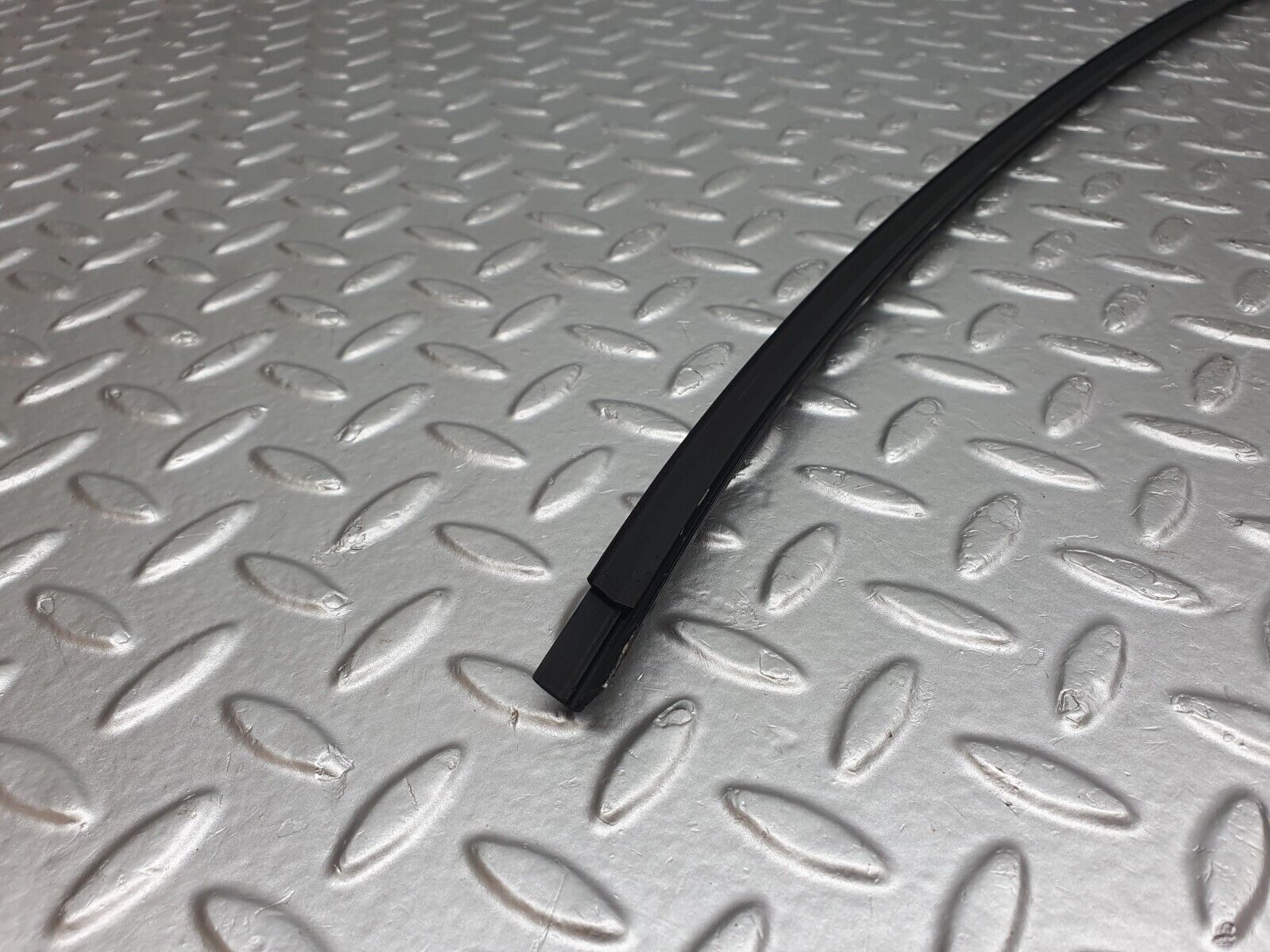 42641 Mercedes-Benz R129 320SL Coupe Front Windscreen Top Chrome Moulding Trim