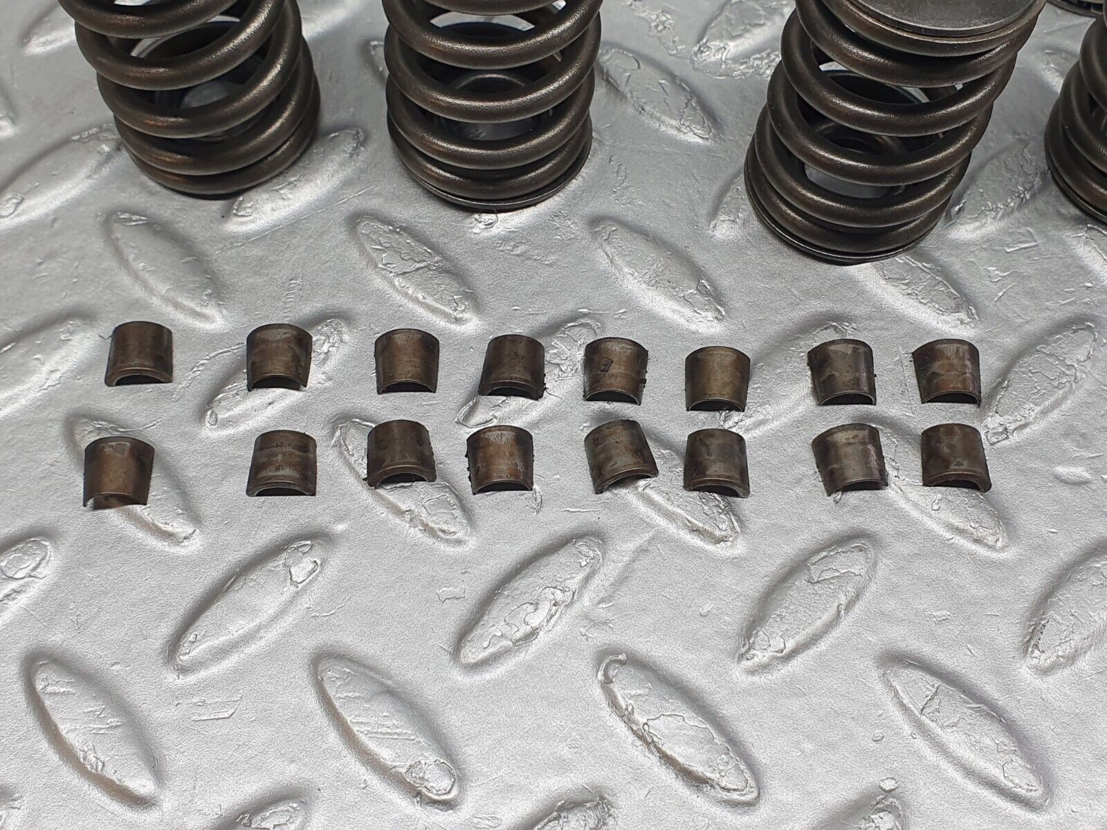 43080 Mercedes-Benz W123 Valve Springs Set 8 Pcs