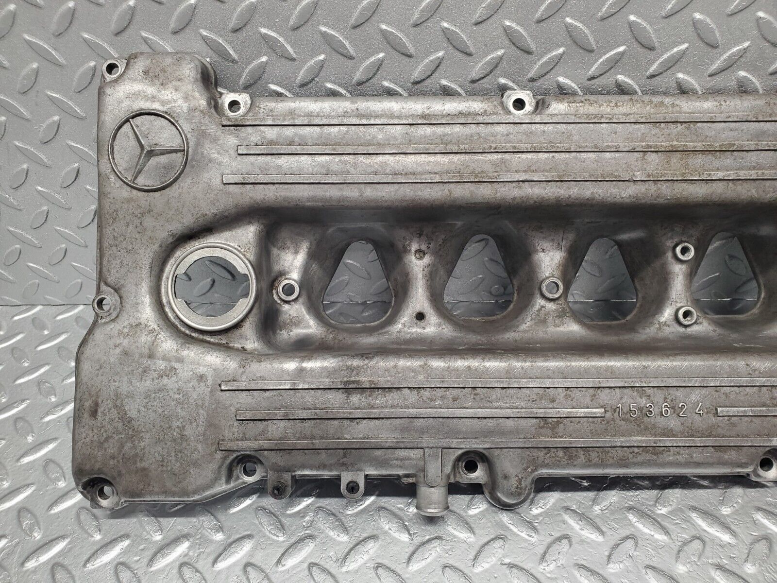46704 Mercedes-Benz C123 280CE Coupe Cylinder Head Valve Cover 1100160905