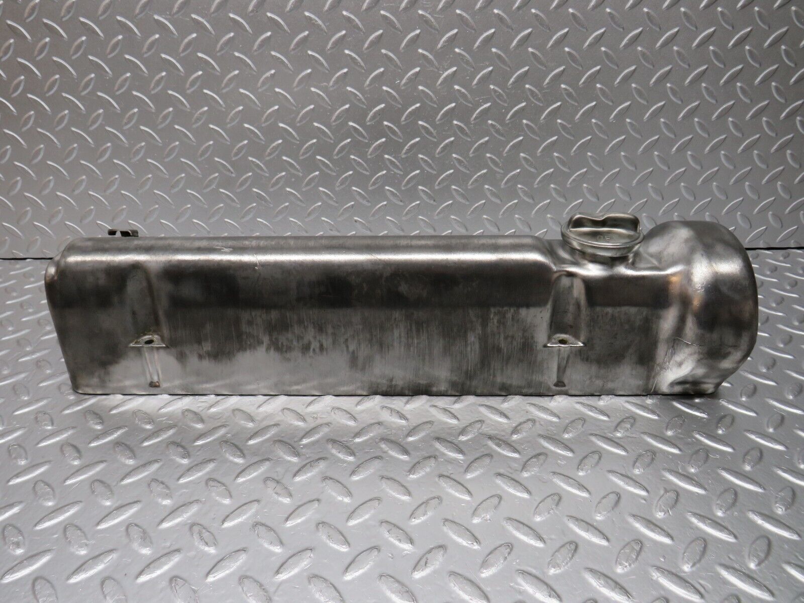 32981 Mercedes-Benz C107 R107 350 Cylinder Head Valve Cover Right 1160161905