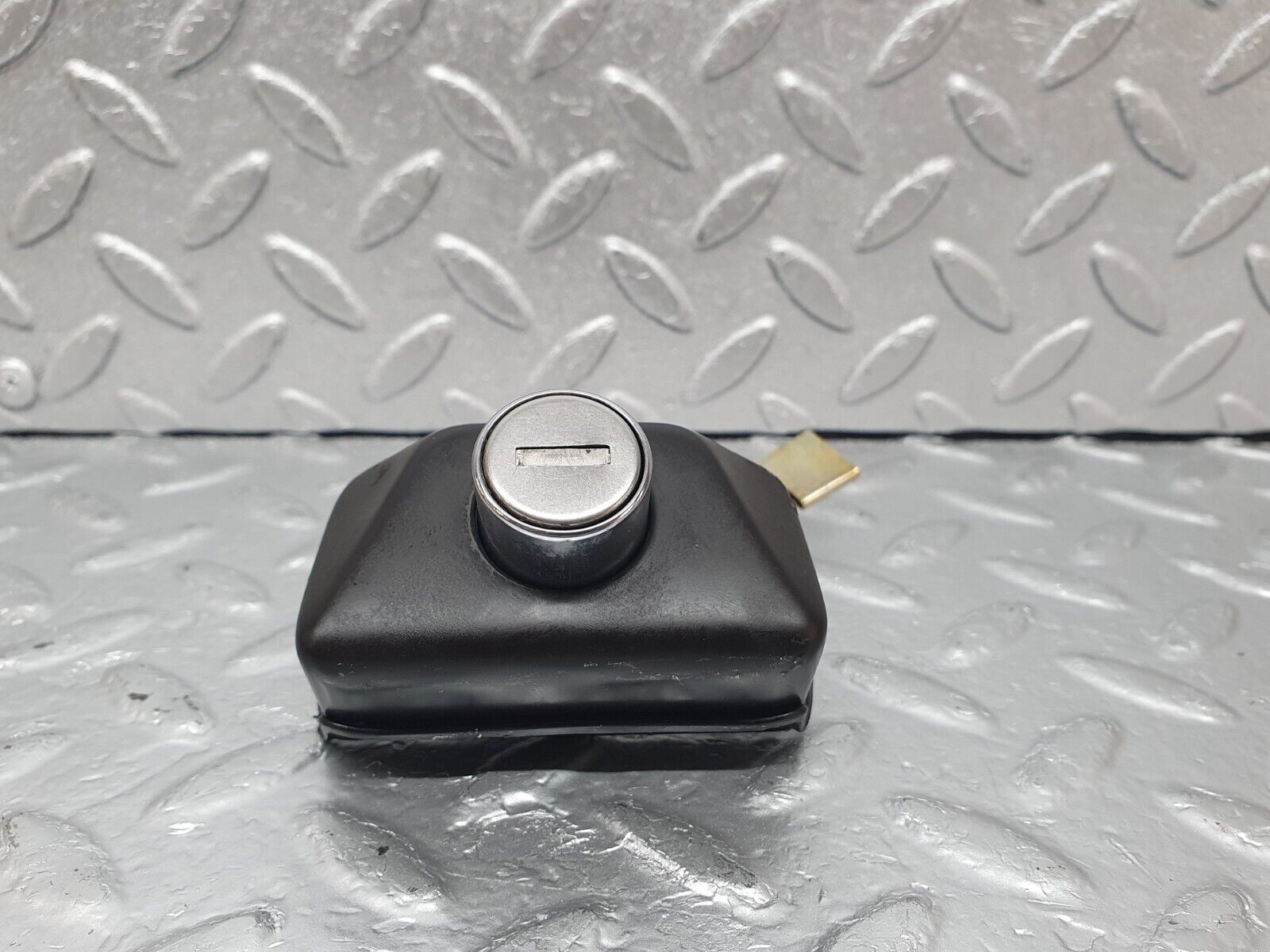 43972 Mercedes-Benz C123 230CE Coupe Trunk Lock No Key 1237580096