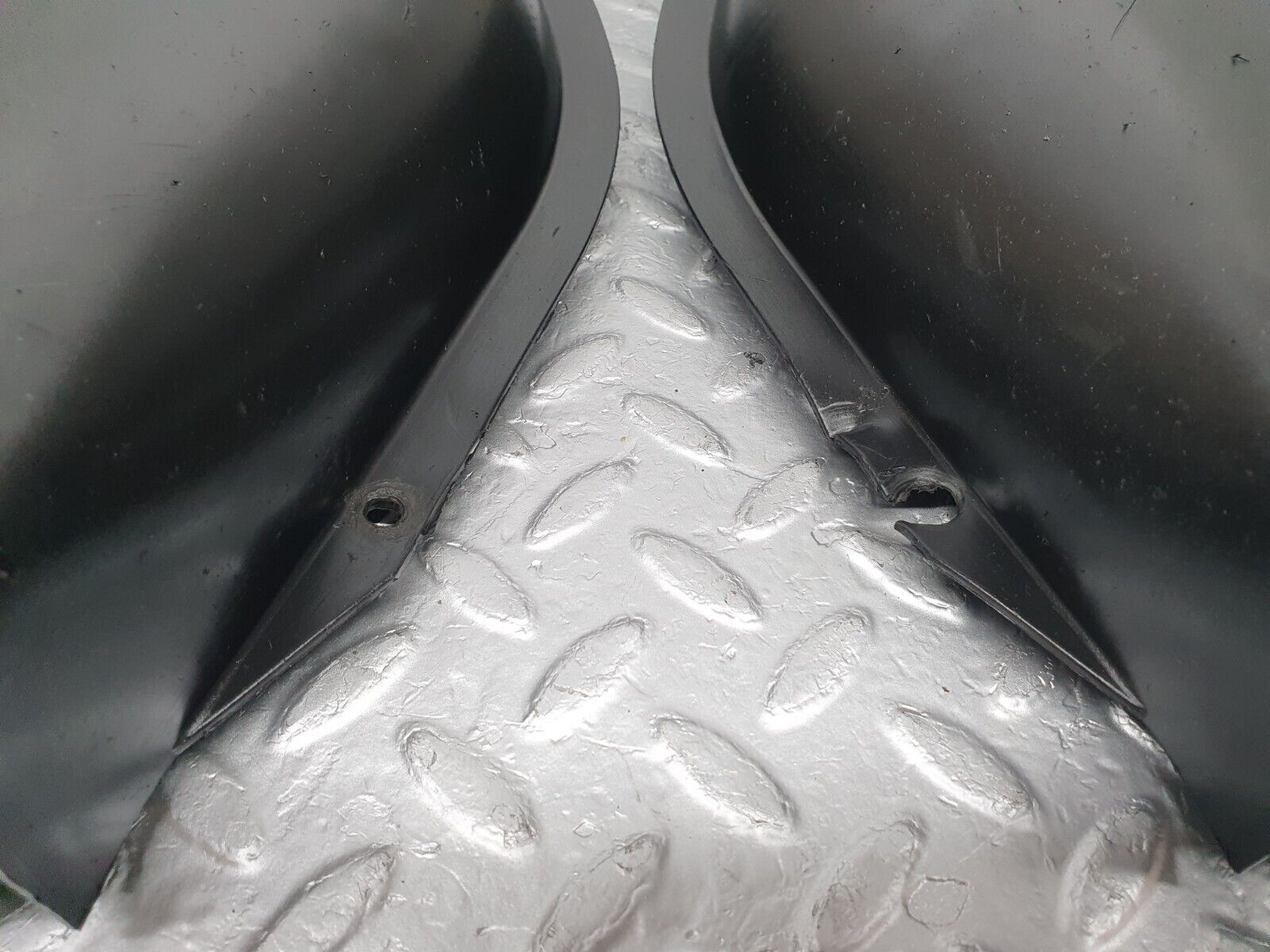 42747 Mercedes-Benz W201 190 2.0L Rear Control Arm Cover 2x 1243520088