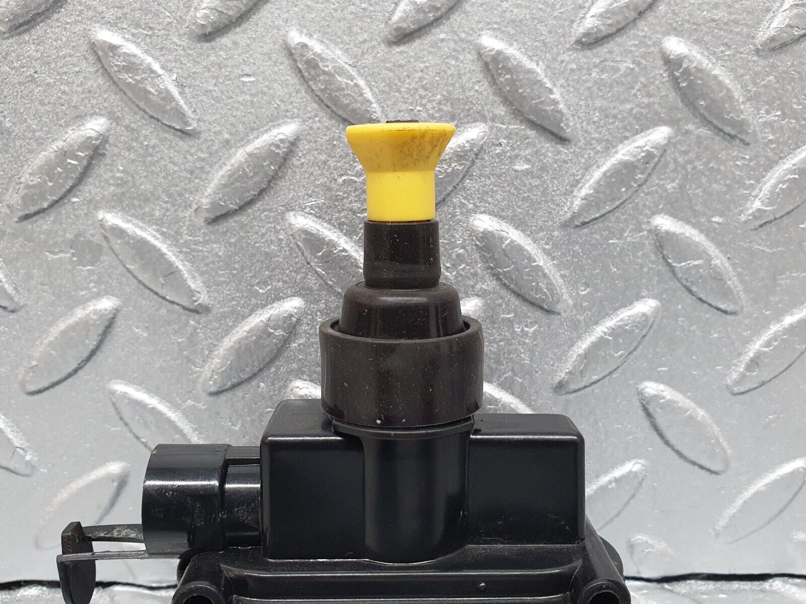 41666 Mercedes-Benz W124 200E Trunk Lock Vacuum Actuator