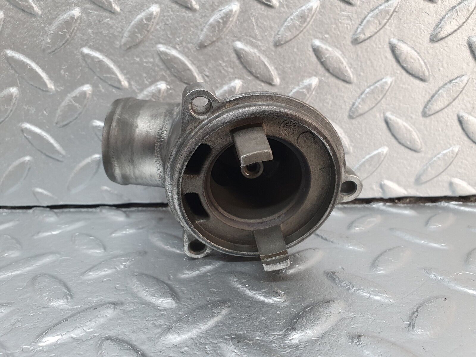 41879 Mercedes-Benz W202 C200 Thermostat Housing Pipe Hose Flange 1112030875