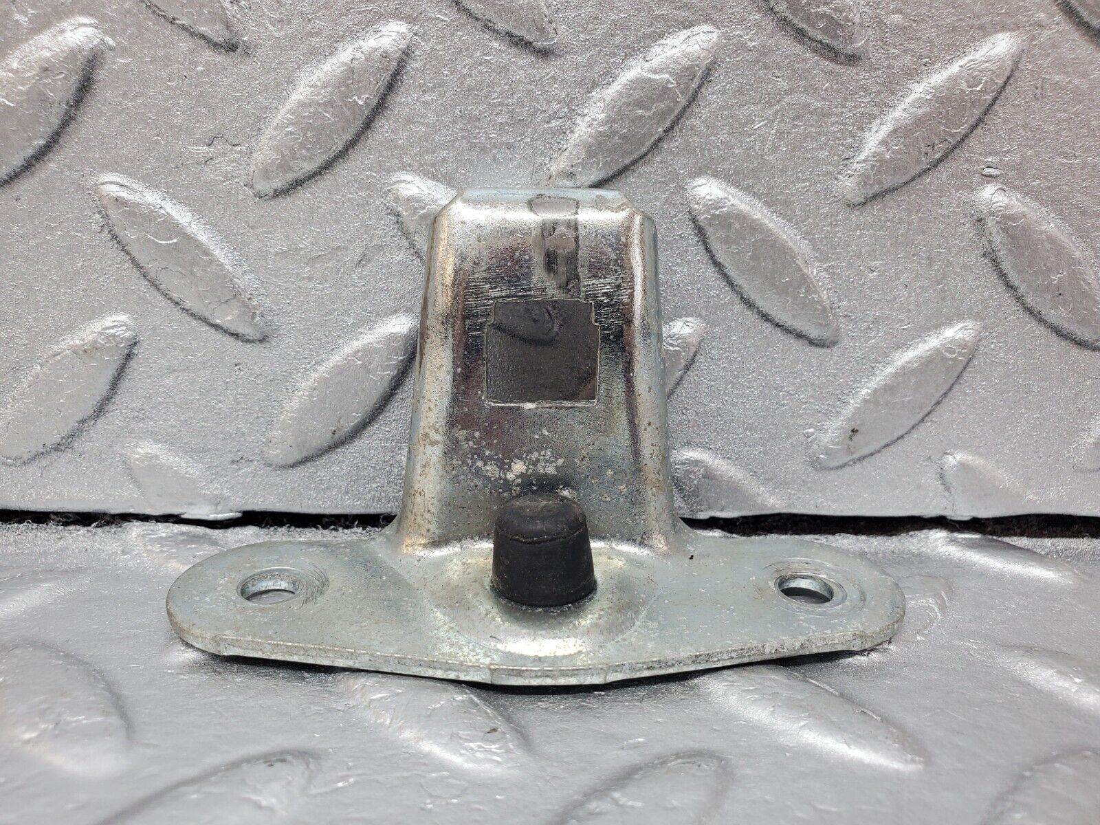 45650 Mercedes-Benz W126 420SE Trunk Lock Latch 1267580050