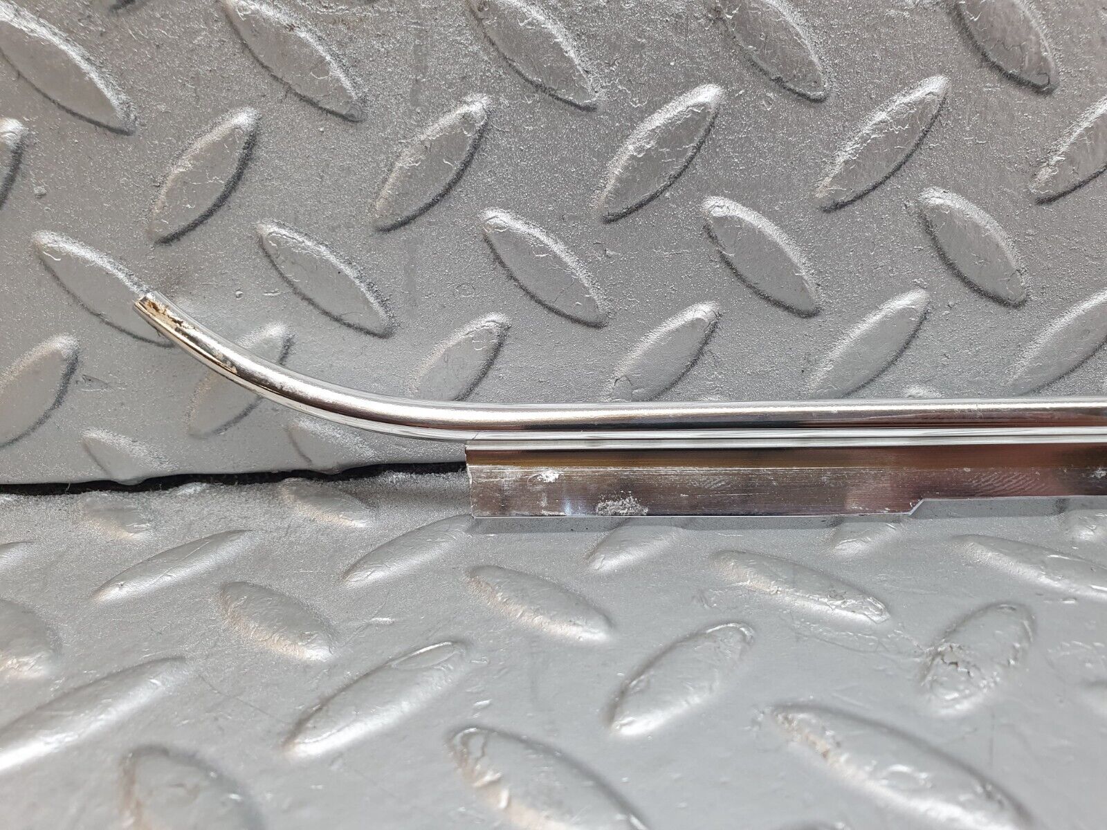 44155 Mercedes-Benz C123 230CE Coupe Seat Belt Presenter Cover Trim Right 1236922022