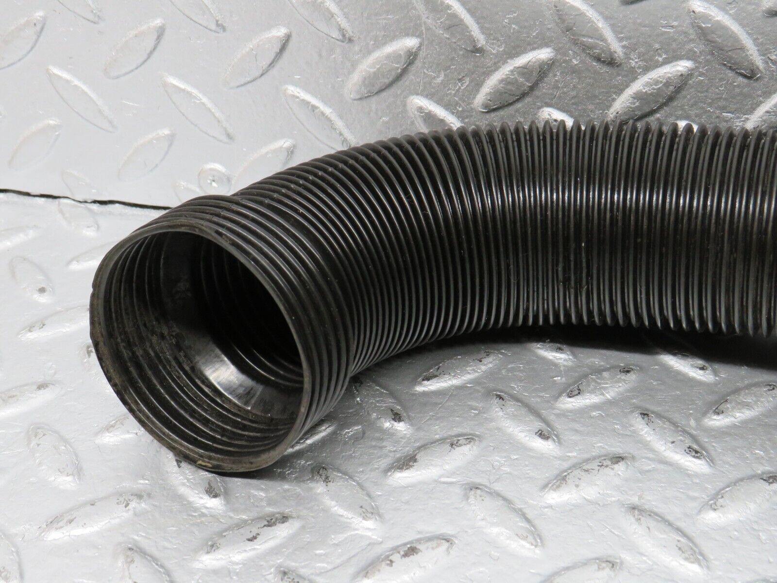 39905 Mercedes-Benz R107 350SL Air Duct Pipe Hose