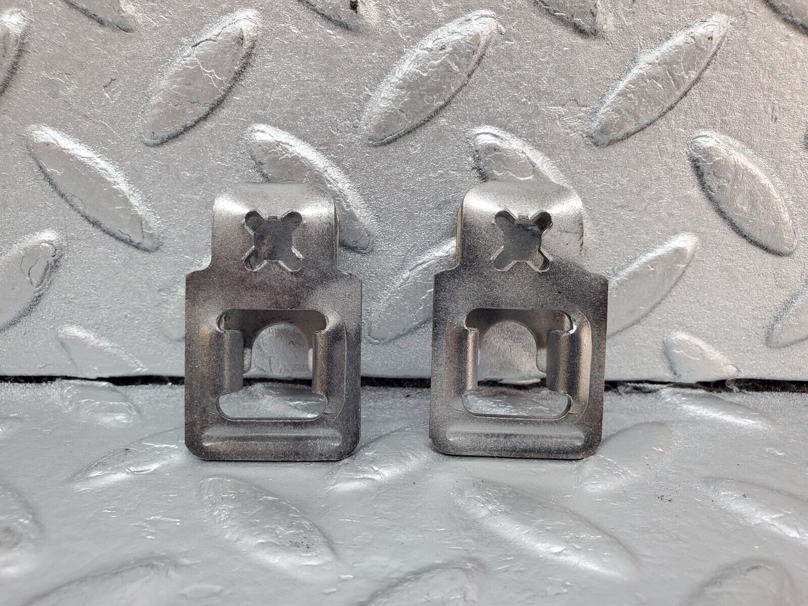 45224 Mercedes-Benz R129 300SL Coupe Fuel Injector Bracket 2x