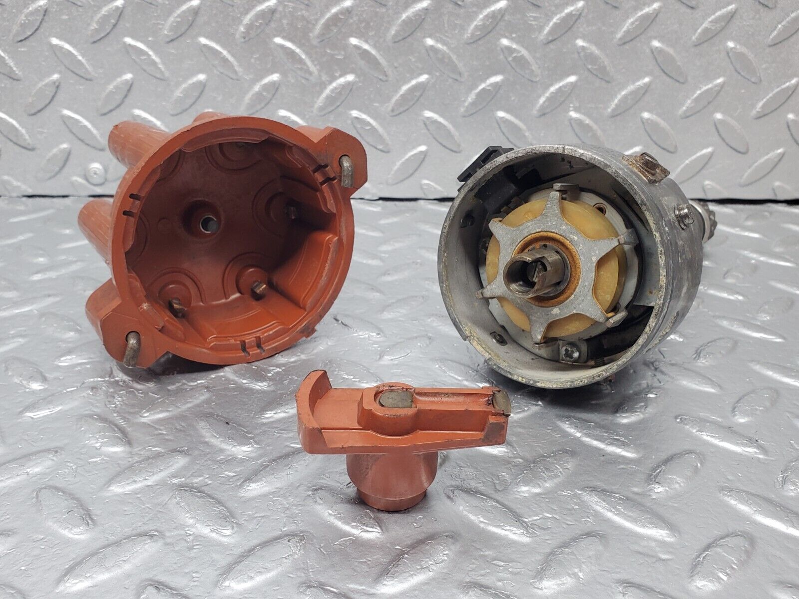 44302 Mercedes-Benz W123 280E Ignition Distributor Bosch 0237306045 0031580901