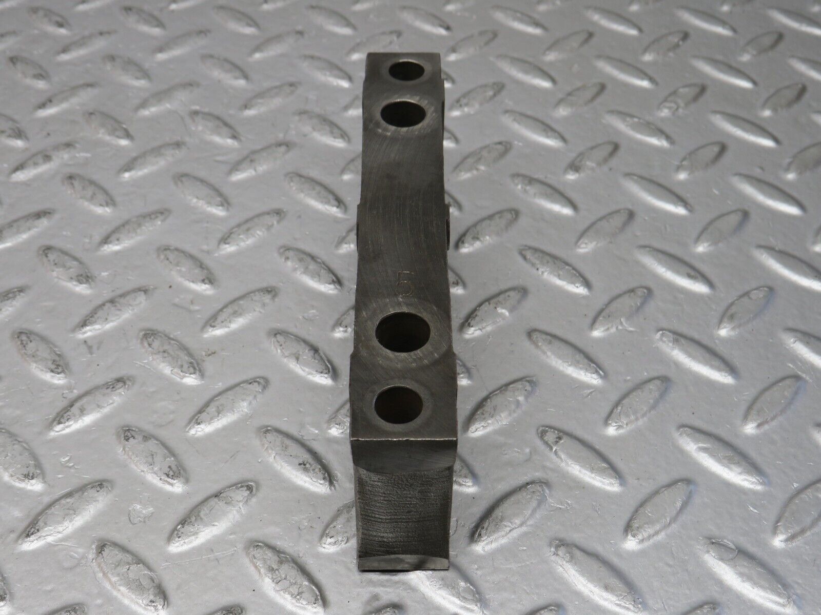 32870 Mercedes-Benz C107 R107 350 V8 Crankshaft Bearing Block 1160110312