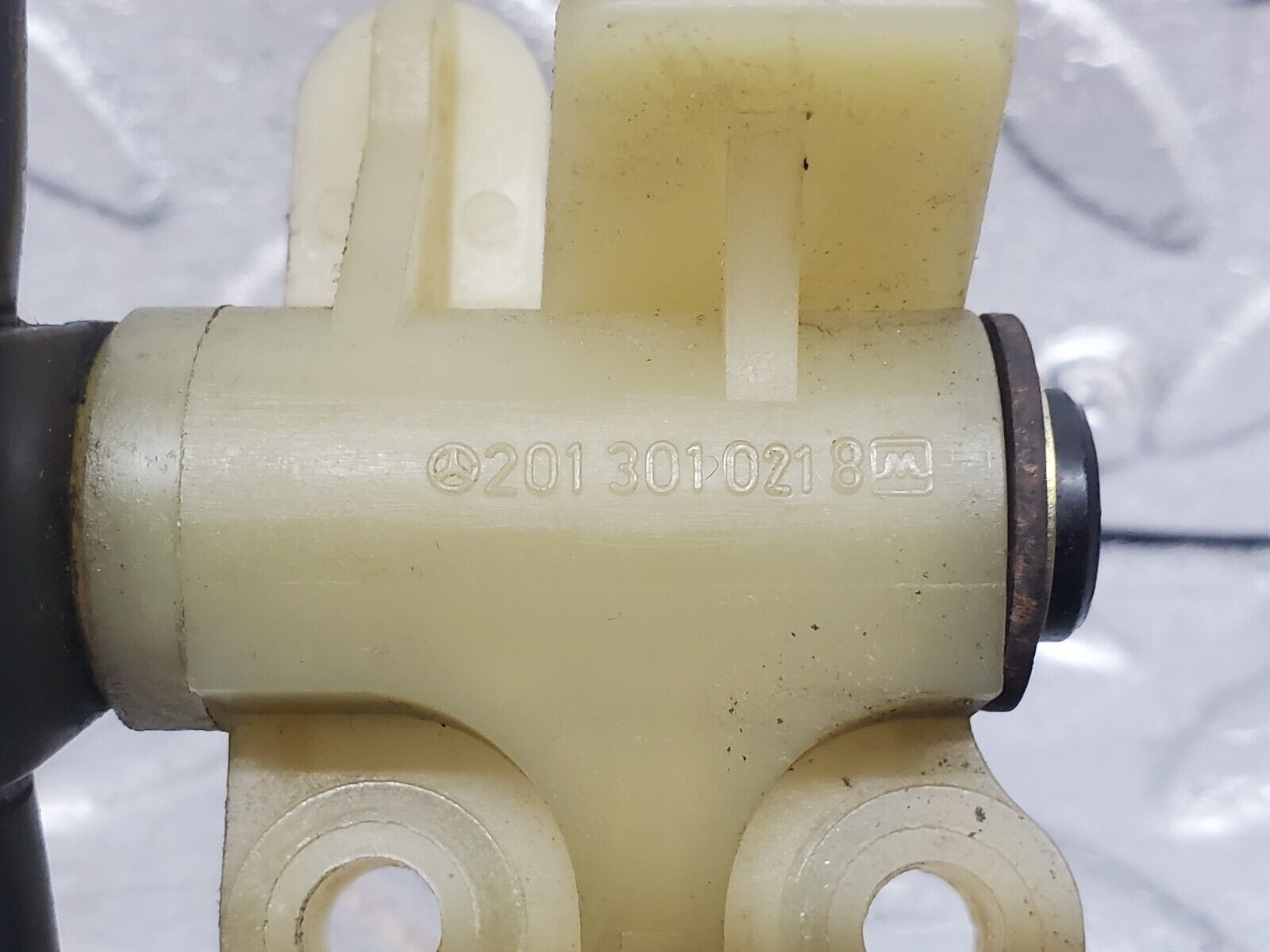 44785 Mercedes-Benz W124 220E Accelerator Pedal Linkage 2013010218