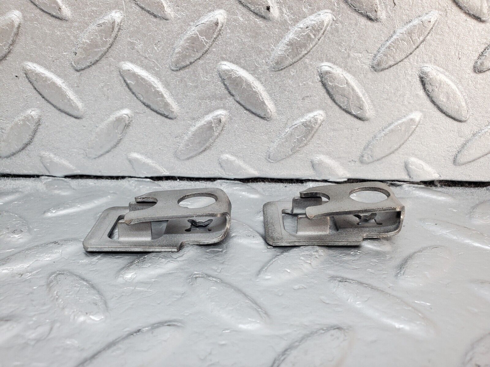 45224 Mercedes-Benz R129 300SL Coupe Fuel Injector Bracket 2x