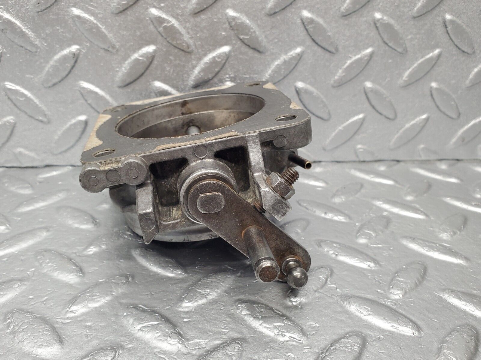 46717 Mercedes-Benz W123 280E Throttle Body Valve