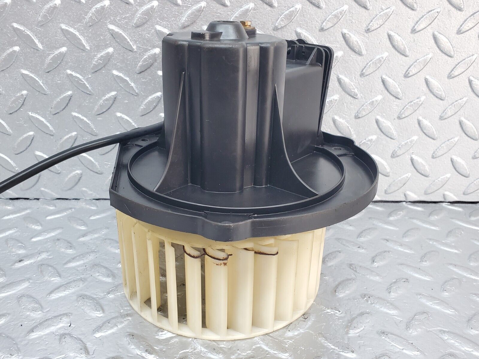 44423 Mercedes-Benz W123 280E Heater Blower Motor