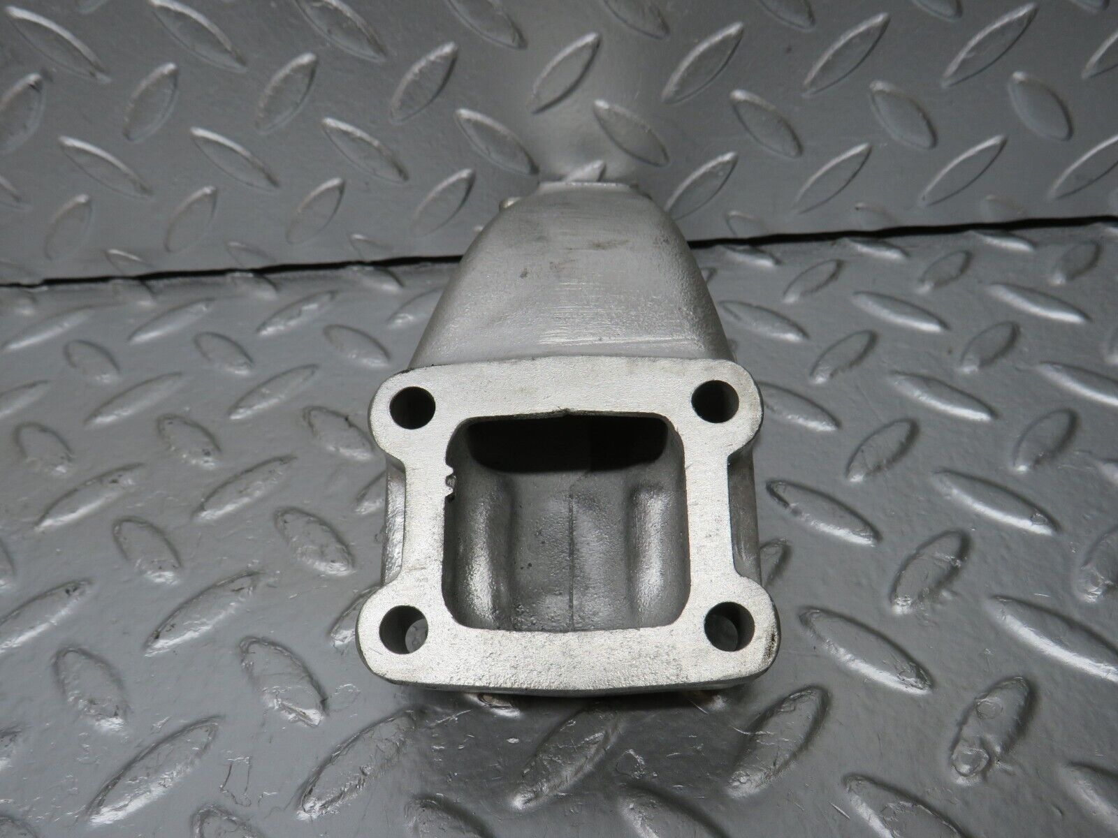 33030 Mercedes-Benz C107 R107 350 V8 Engine Mount Bracket Left 1162232204