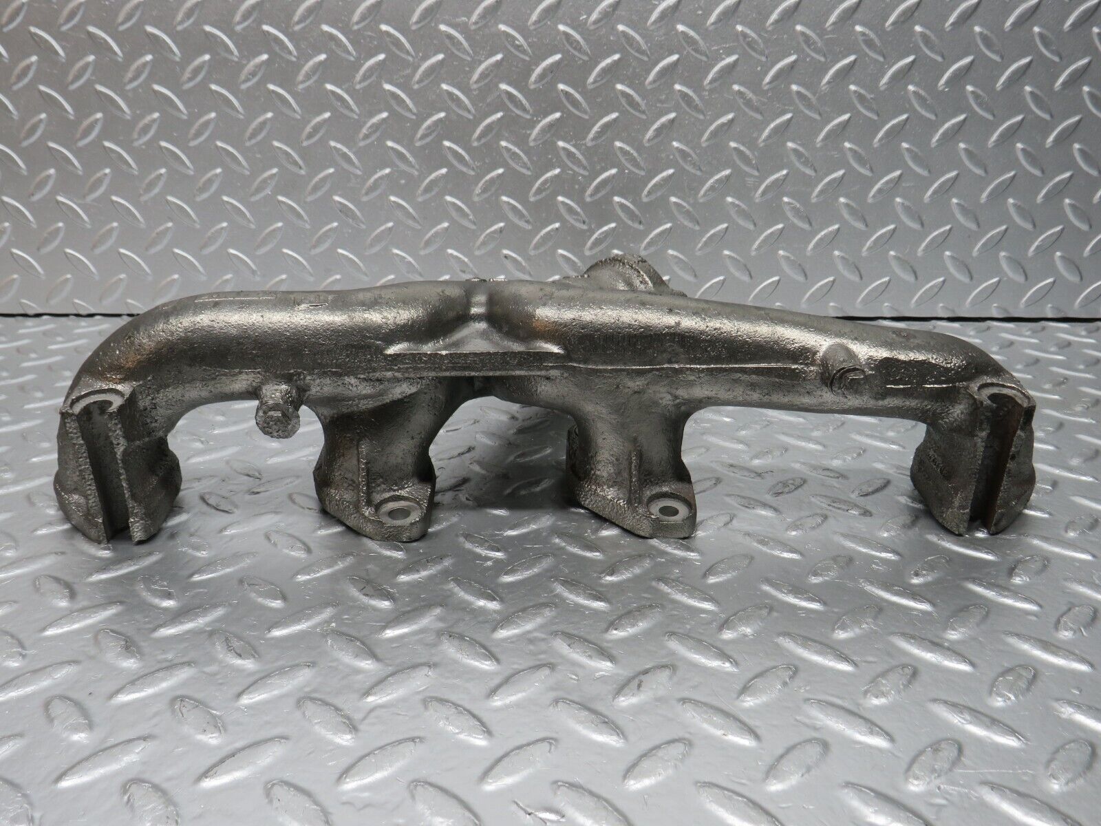 32962 Mercedes-Benz C107 R107 450 V8 Exhaust Manifold Right Side 1171420301