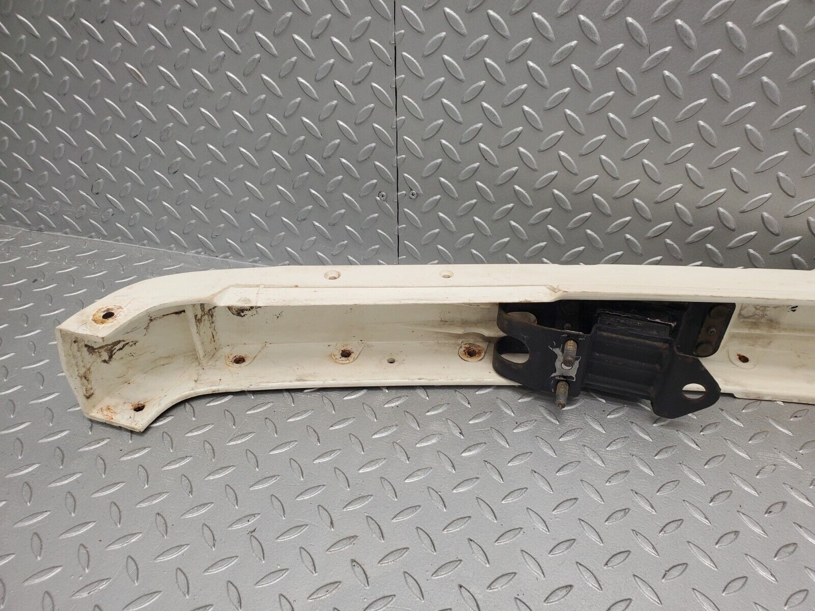 46098 Mercedes-Benz W126 420SE Front Bumper Bracket Reinforcement 1268850801