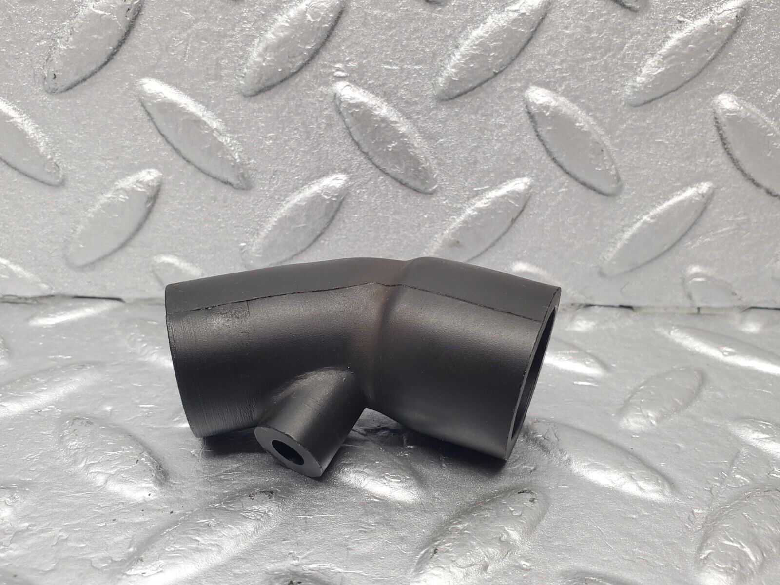 46084 Mercedes-Benz W126 420SE Crankcase Breather Hose Pipe 1170940882