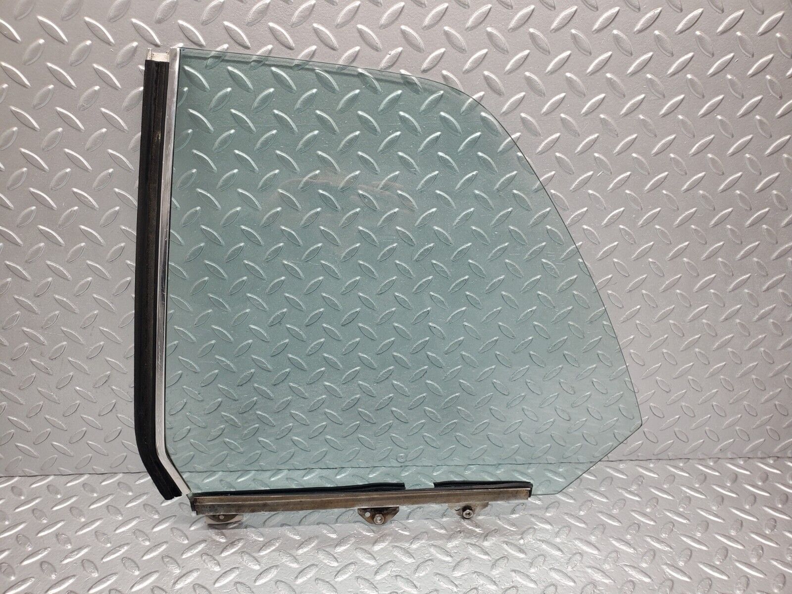 46432 Mercedes-Benz C123 280CE Coupe Rear Left Window Glass