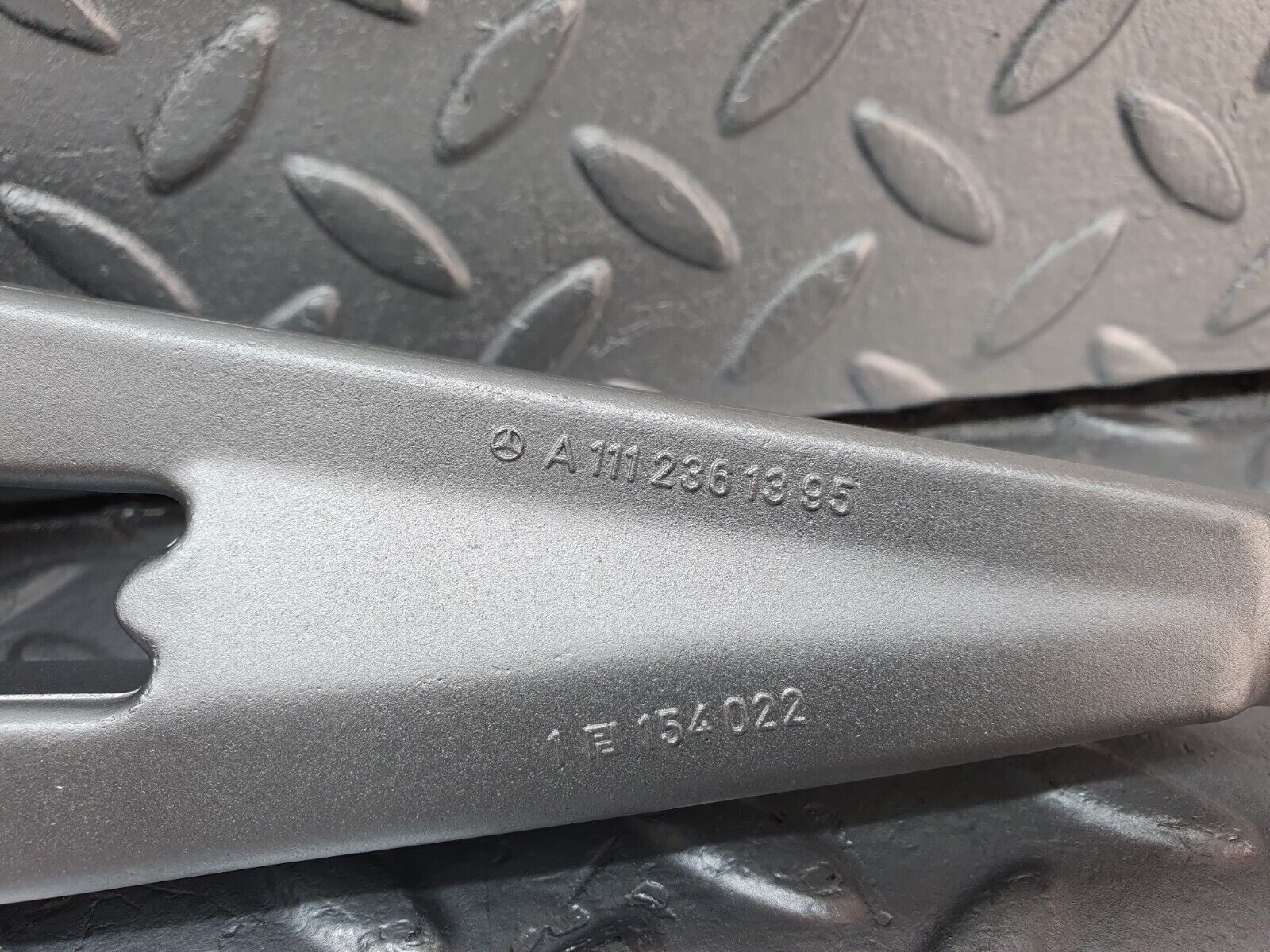 41893 Mercedes-Benz W202 C200 Power Steering Pump Bracket 1112361395