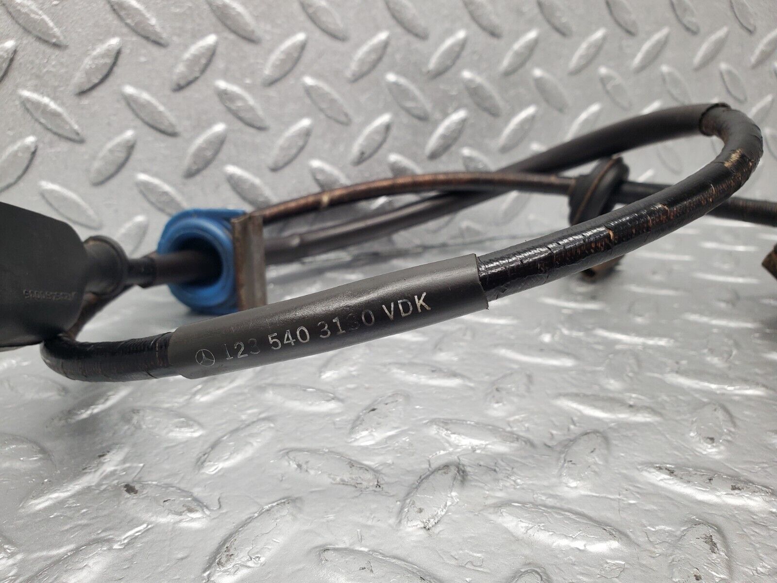 46730 Mercedes-Benz C123 280CE Coupe Battery Wire Cable 1235403130