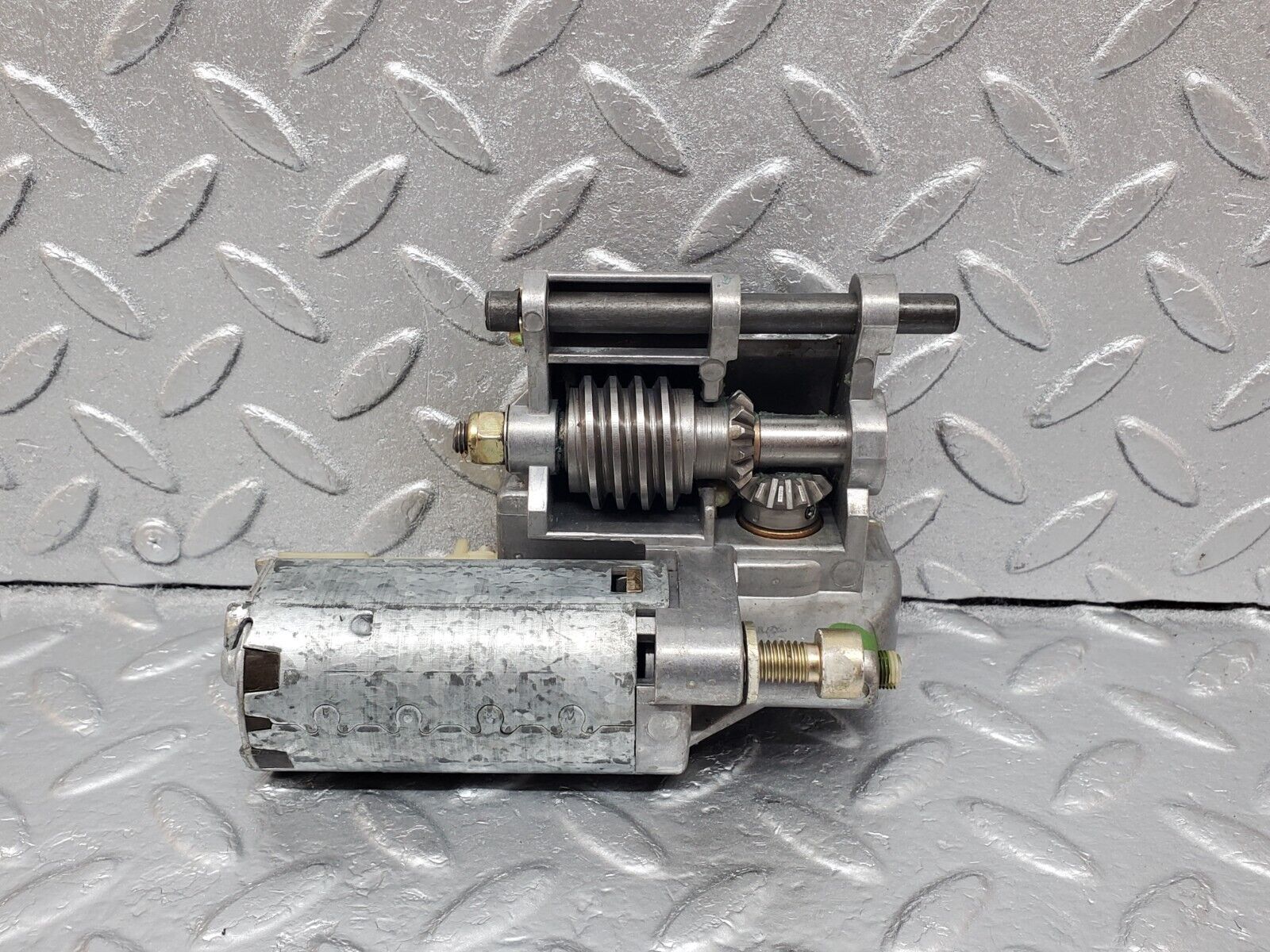 45637 Mercedes-Benz W126 420SE Steering Column Adjustment Motor 1264600325