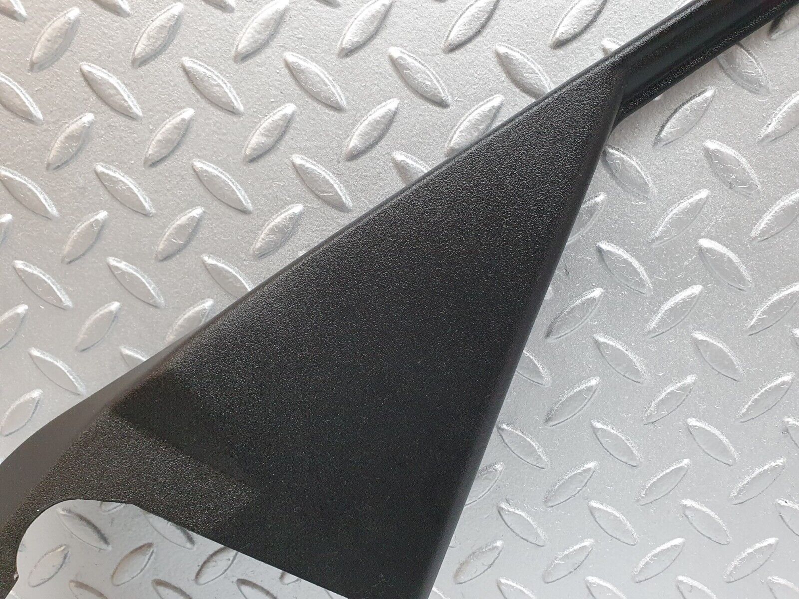 42085 Mercedes-Benz W202 C200 Front Right Door Window Frame Cover 2027250271