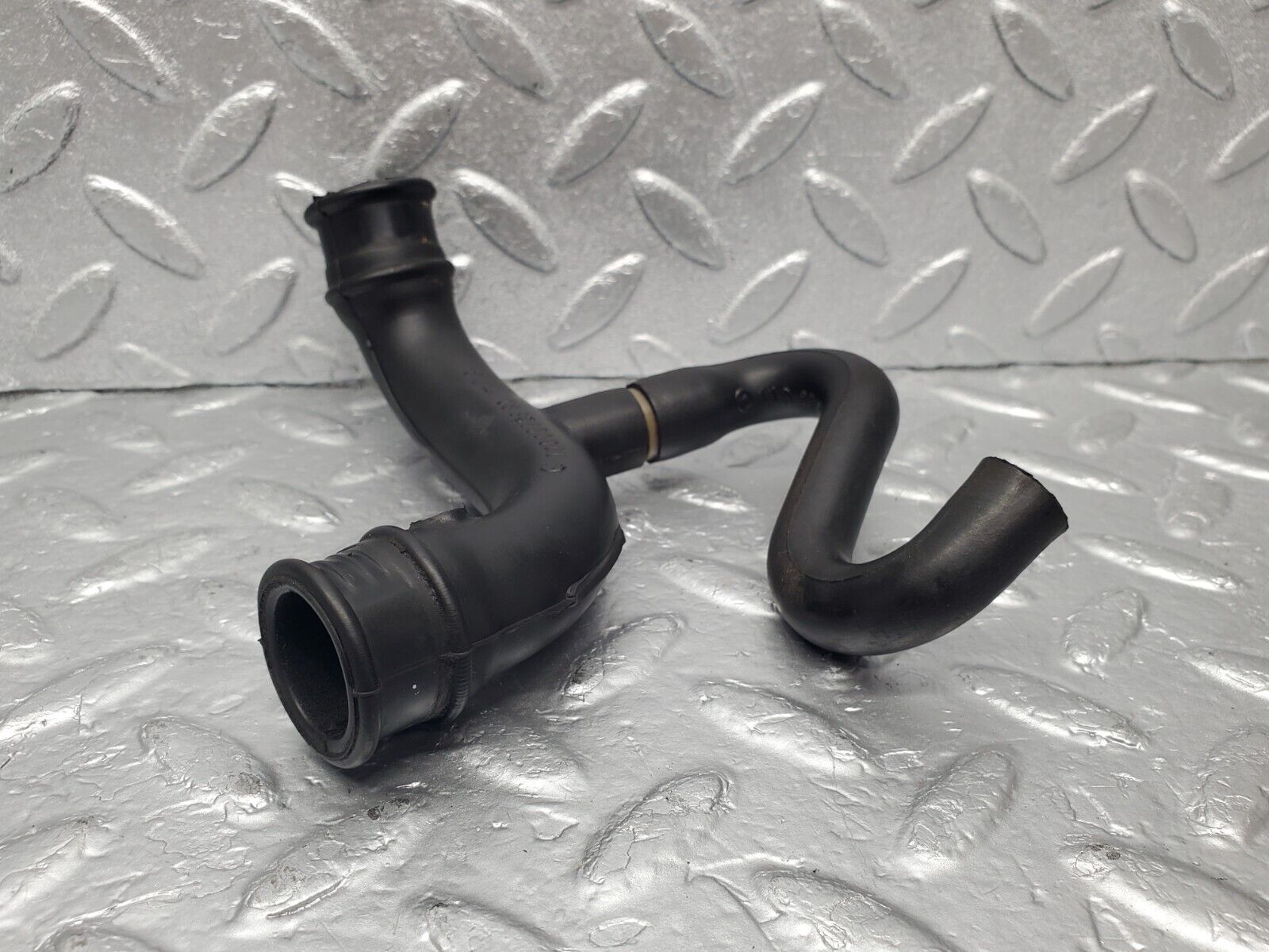 46659 Mercedes-Benz C123 280CE Coupe Air Intake Pipe 1100943882 1100944882