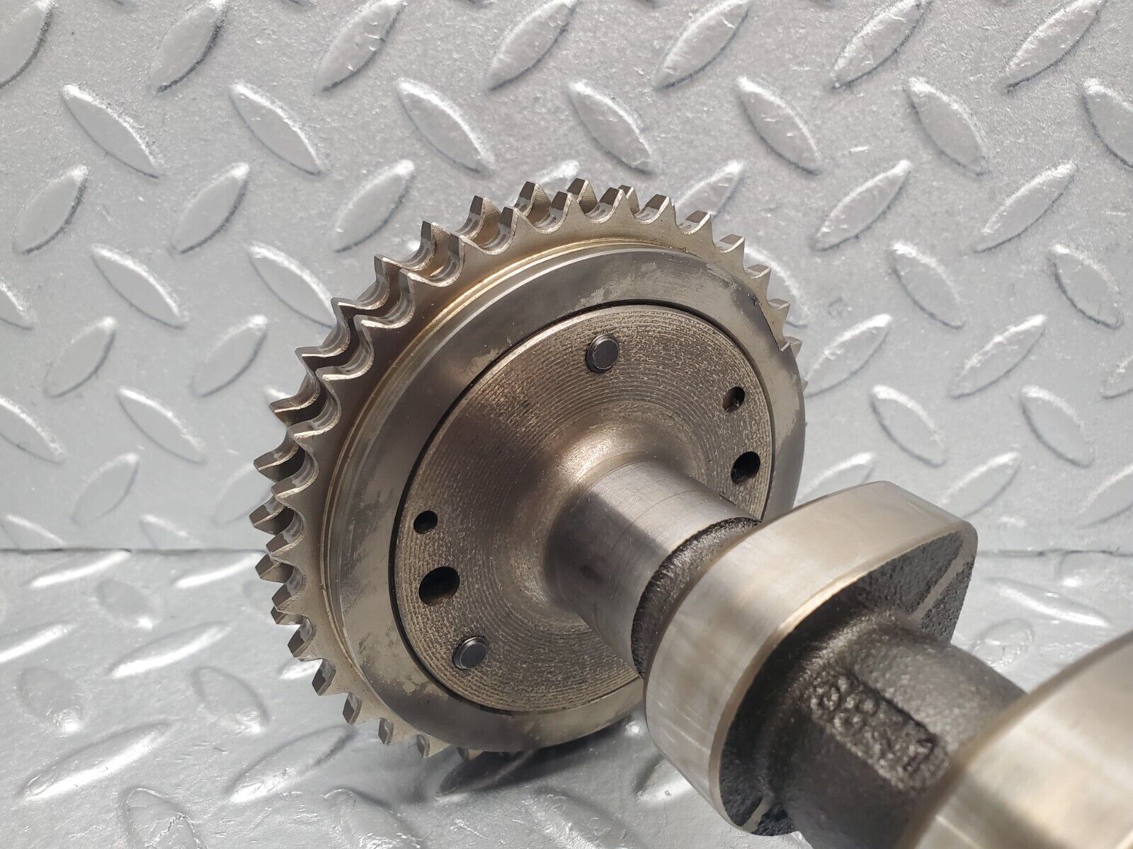 46223 Mercedes-Benz W124 280E Camshaft R1044501