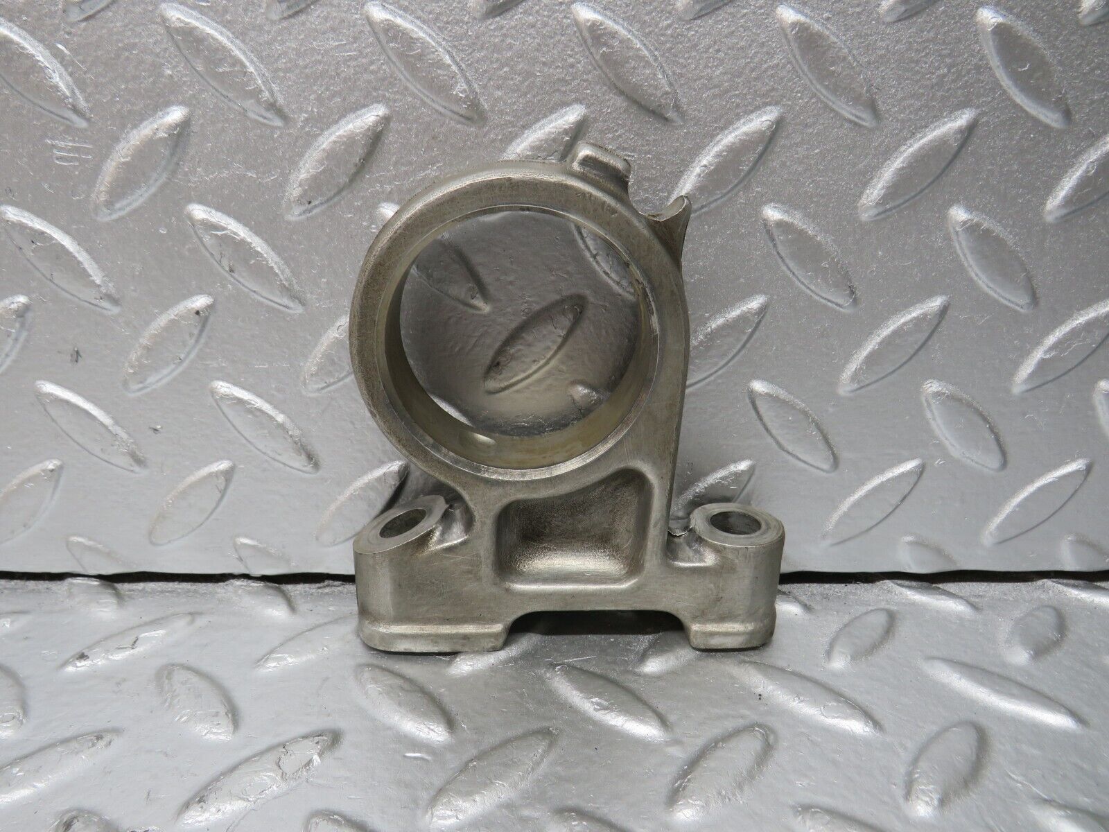 33090 Mercedes-Benz C107 R107 350 V8 Camshaft Tower Bearing 1160512112