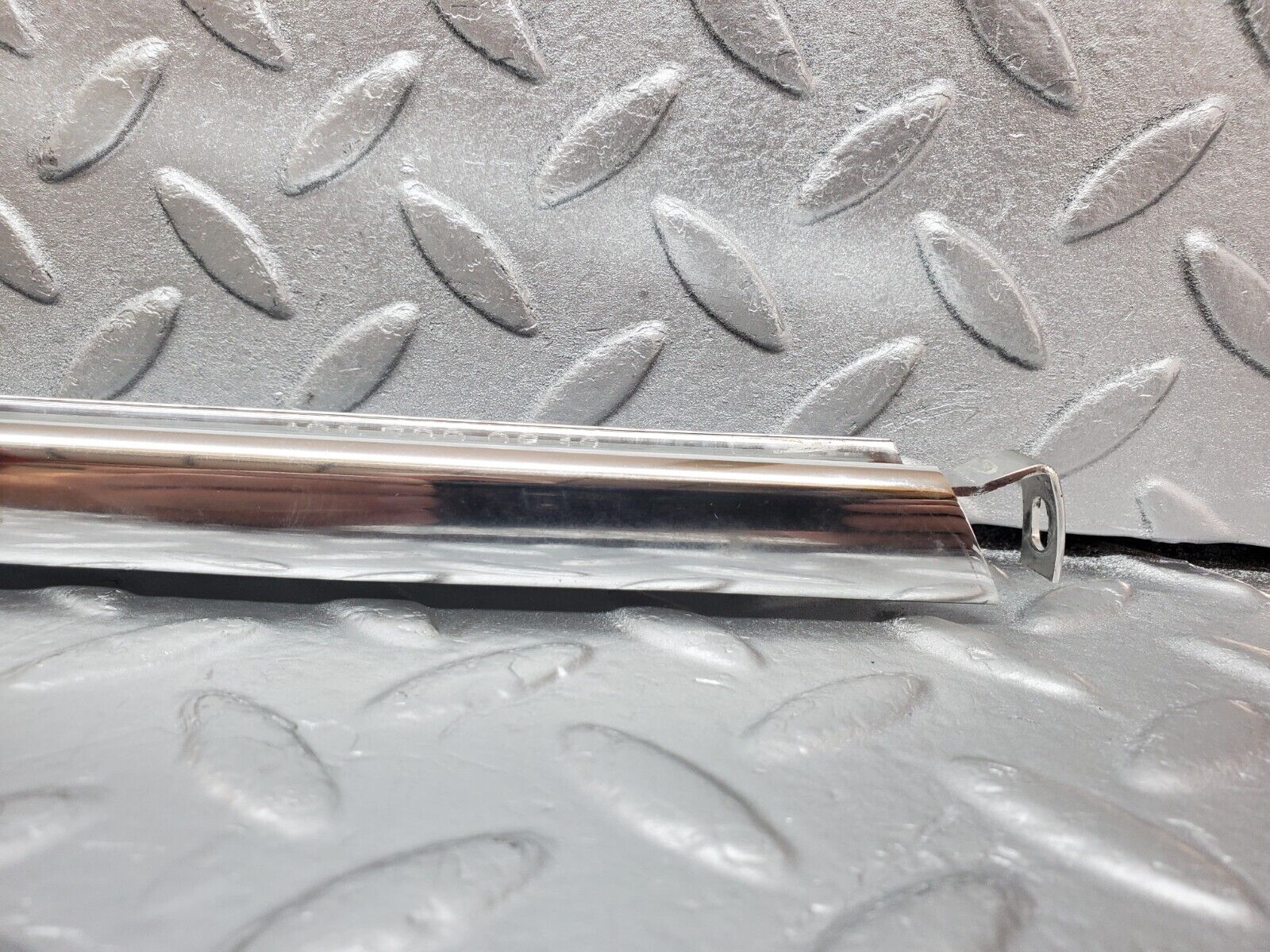 45814 Mercedes-Benz W126 420SE Rear Right Chrome Window Channel 1267300219