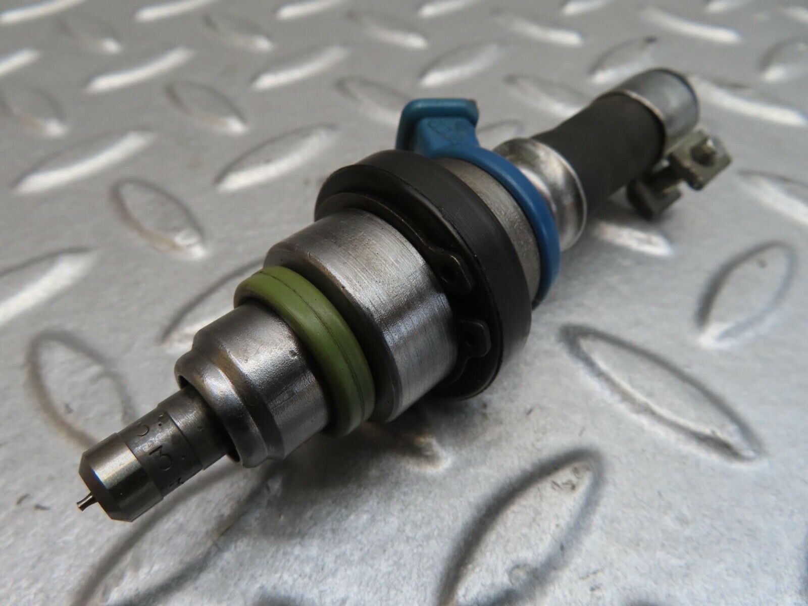 13751 Mercedes-Benz R107 450SL  Fuel Injector Bosch 0280150036