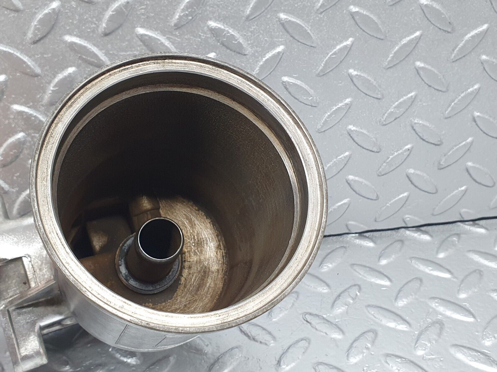 43752 Mercedes-Benz C126 380SEC Coupe Oil Filter Housing 1171801211 0011846525 1171840008